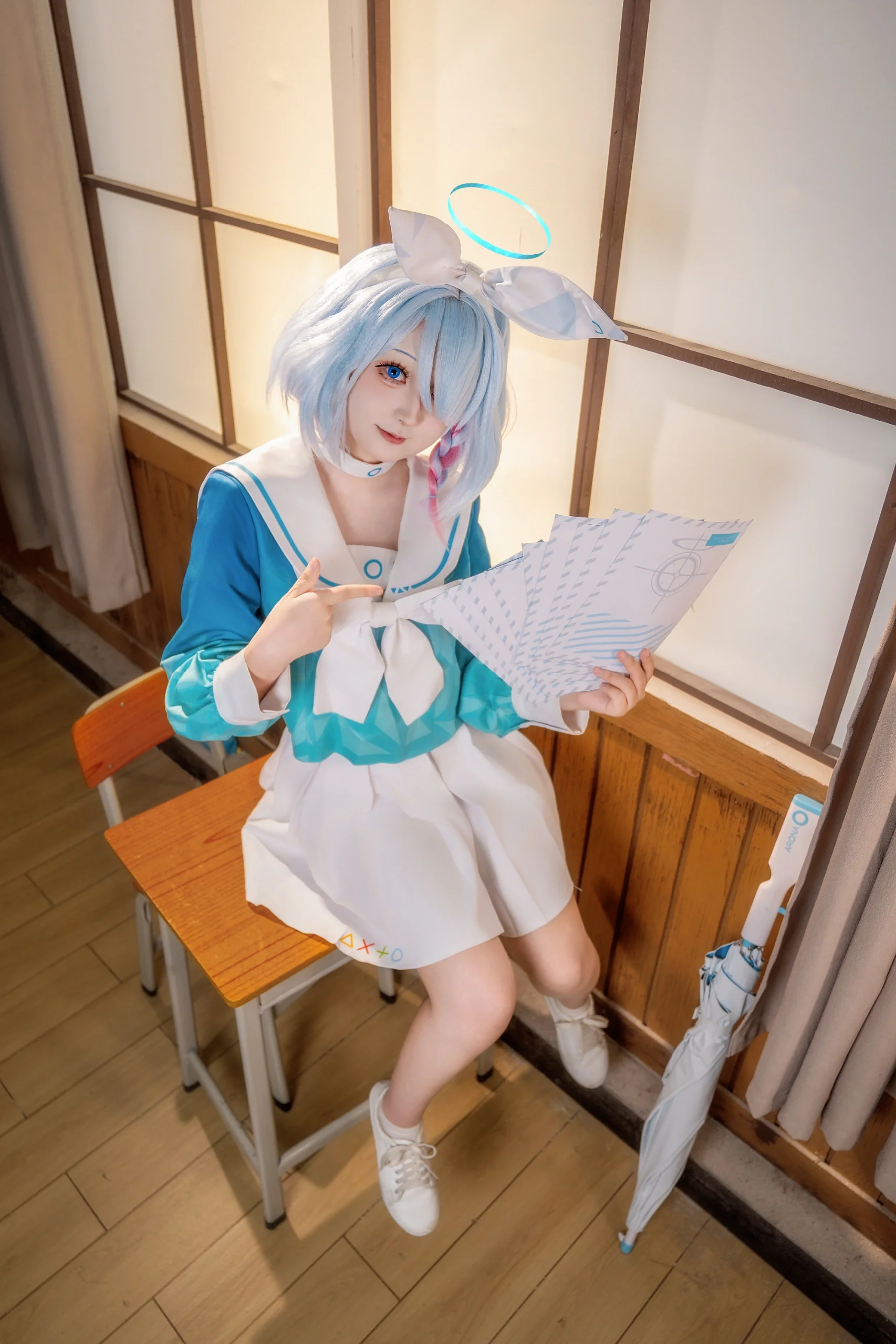 【阿罗娜cos】蔚蓝档案的日常，蓝伞下的校园风 - 第 4 张