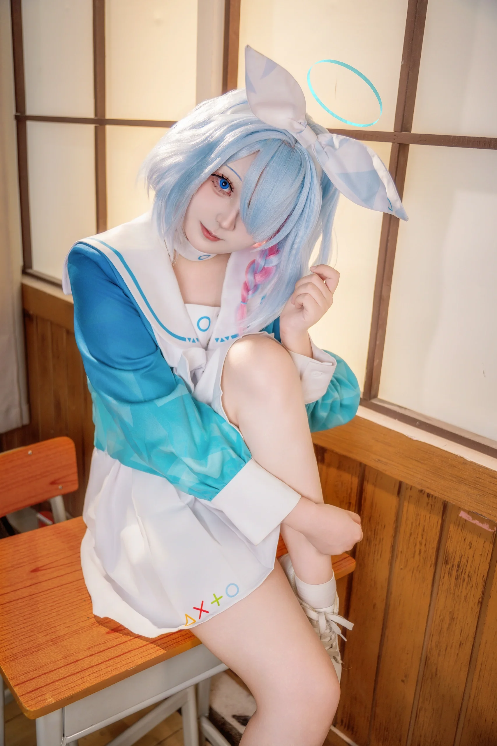 【阿罗娜cos】蔚蓝档案的日常，蓝伞下的校园风 - 第 6 张