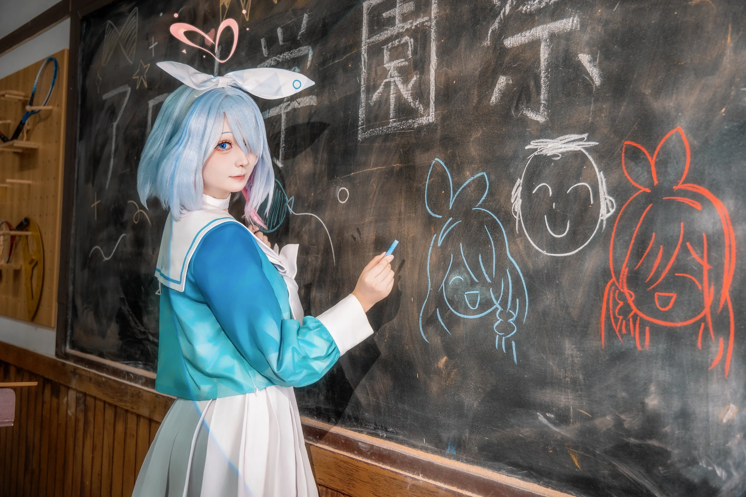 【阿罗娜cos】蔚蓝档案的日常，蓝伞下的校园风 - 第 8 张