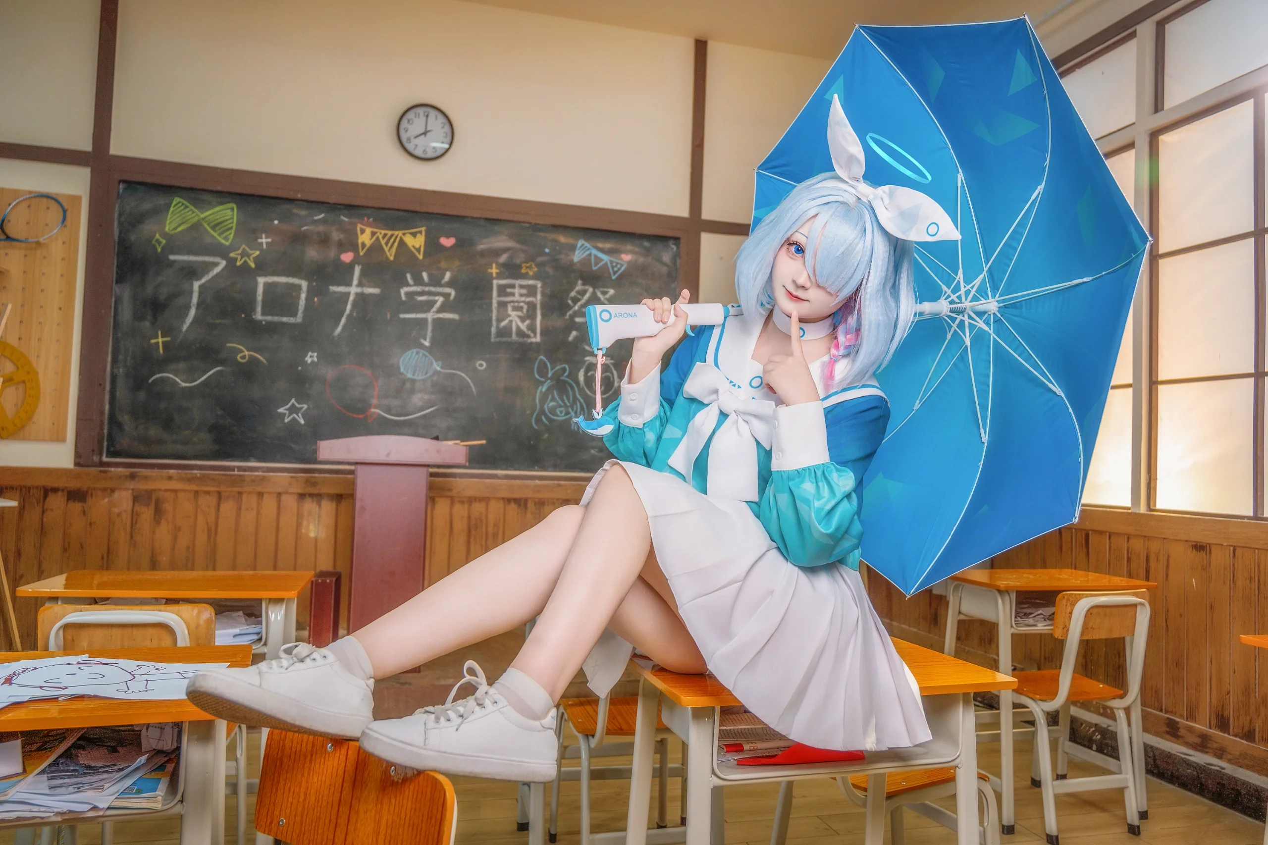 【阿罗娜cos】蔚蓝档案的日常，蓝伞下的校园风 - 第 9 张