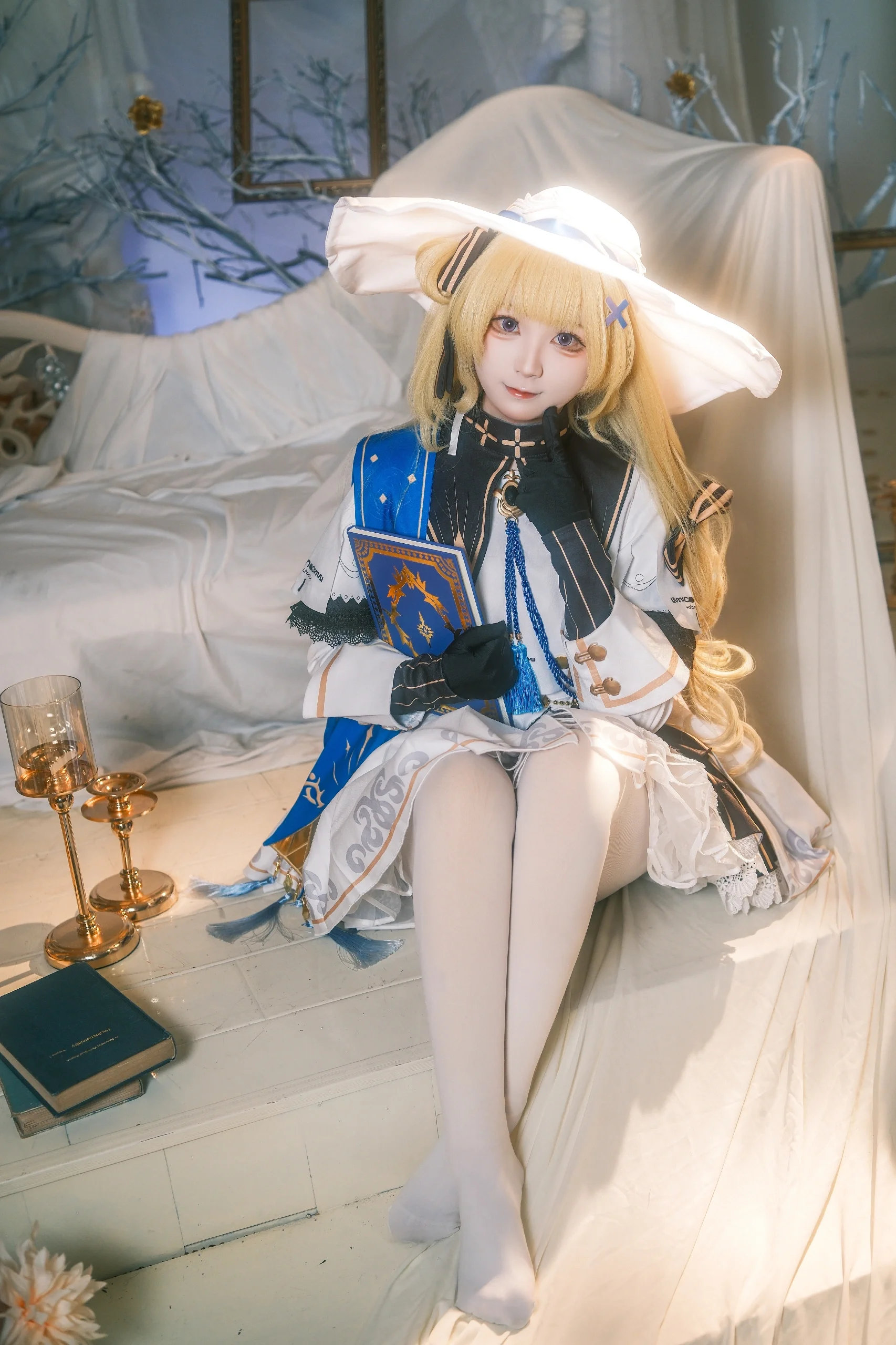 [Phoebe Cosplay] The Apprentice Cleric of Wuthering Waves — Showing You a Different Look Today - Image 3