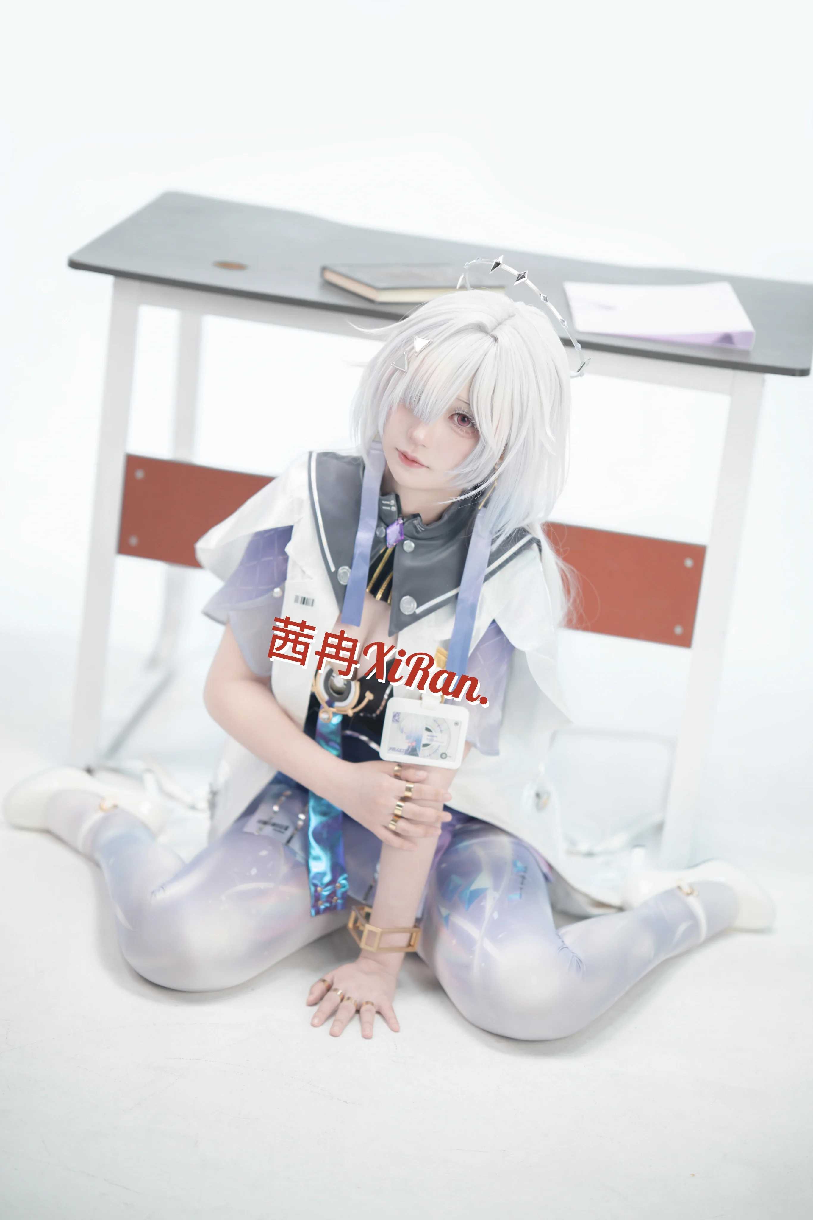 【莫寧cos】鳴潮莫寧，工作狀態下的優雅與專注 - 第 2 張