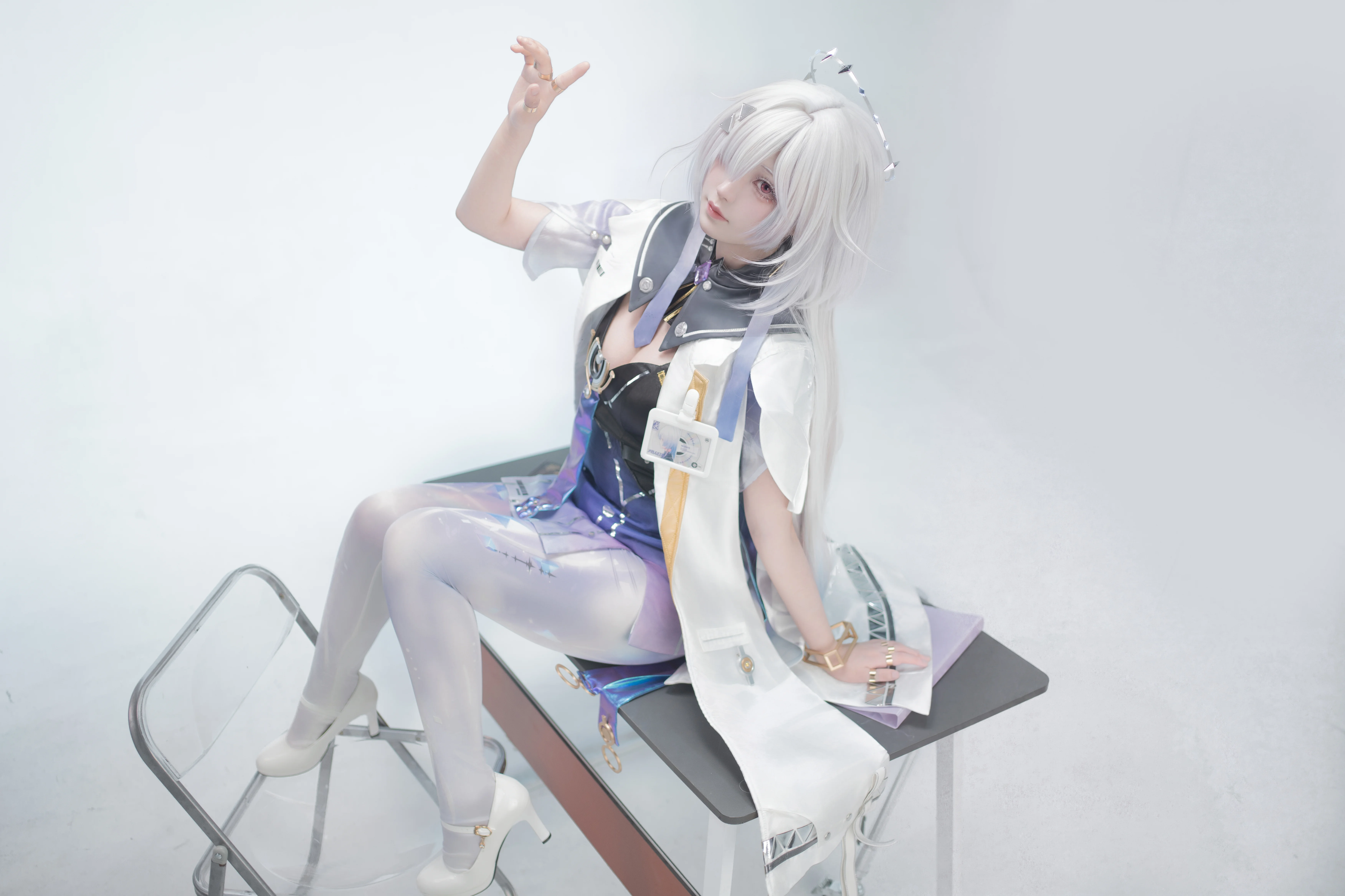 【莫寧cos】鳴潮莫寧，工作狀態下的優雅與專注 - 第 5 張