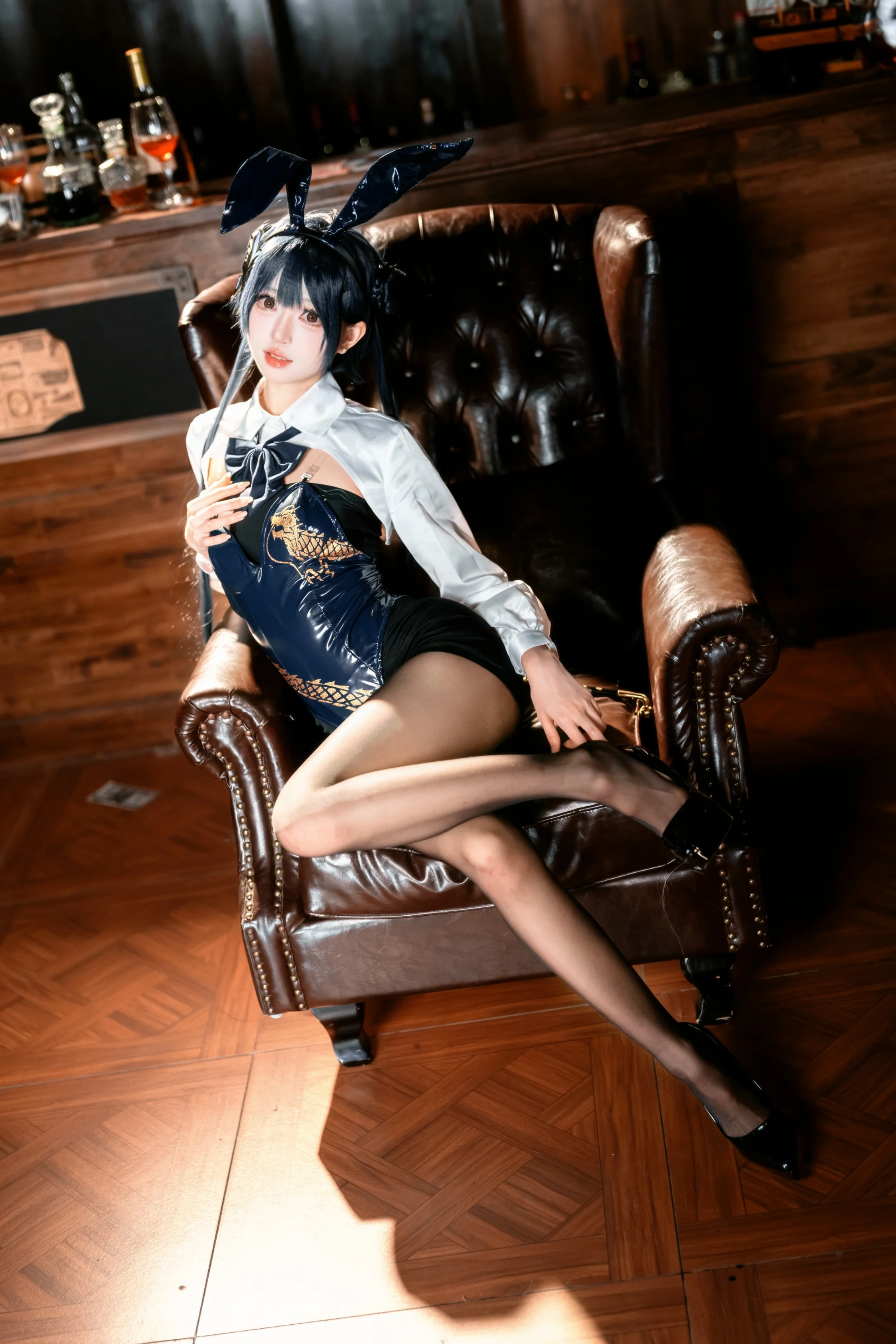 [Misaki cosplay] Blue Archive's Bunny girl: A Relaxed Moment by the Bar Counter - Image 2