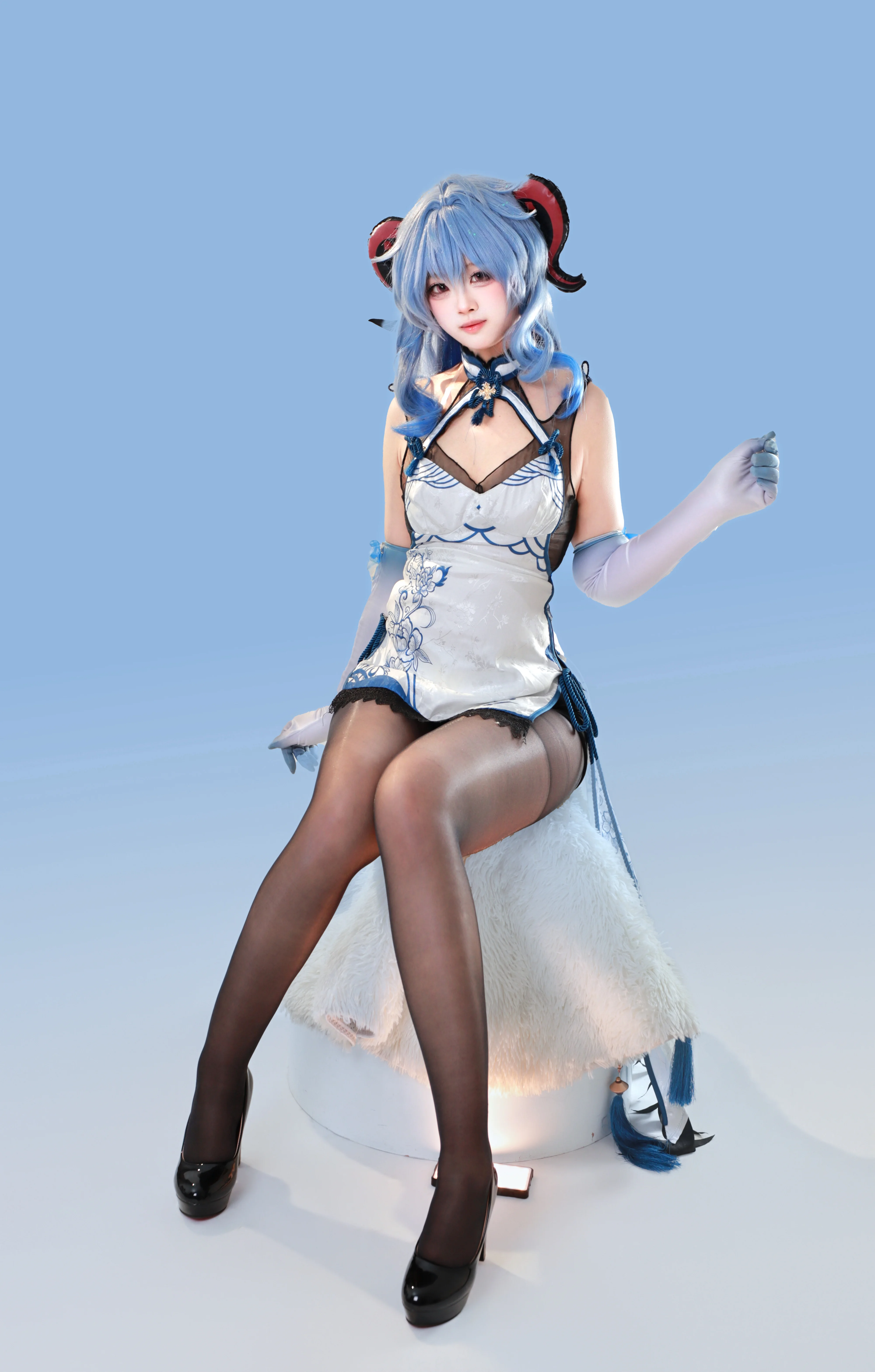 【甘雨cos】蓝白裙摆下的璃月仙麟 - 第 1 张
