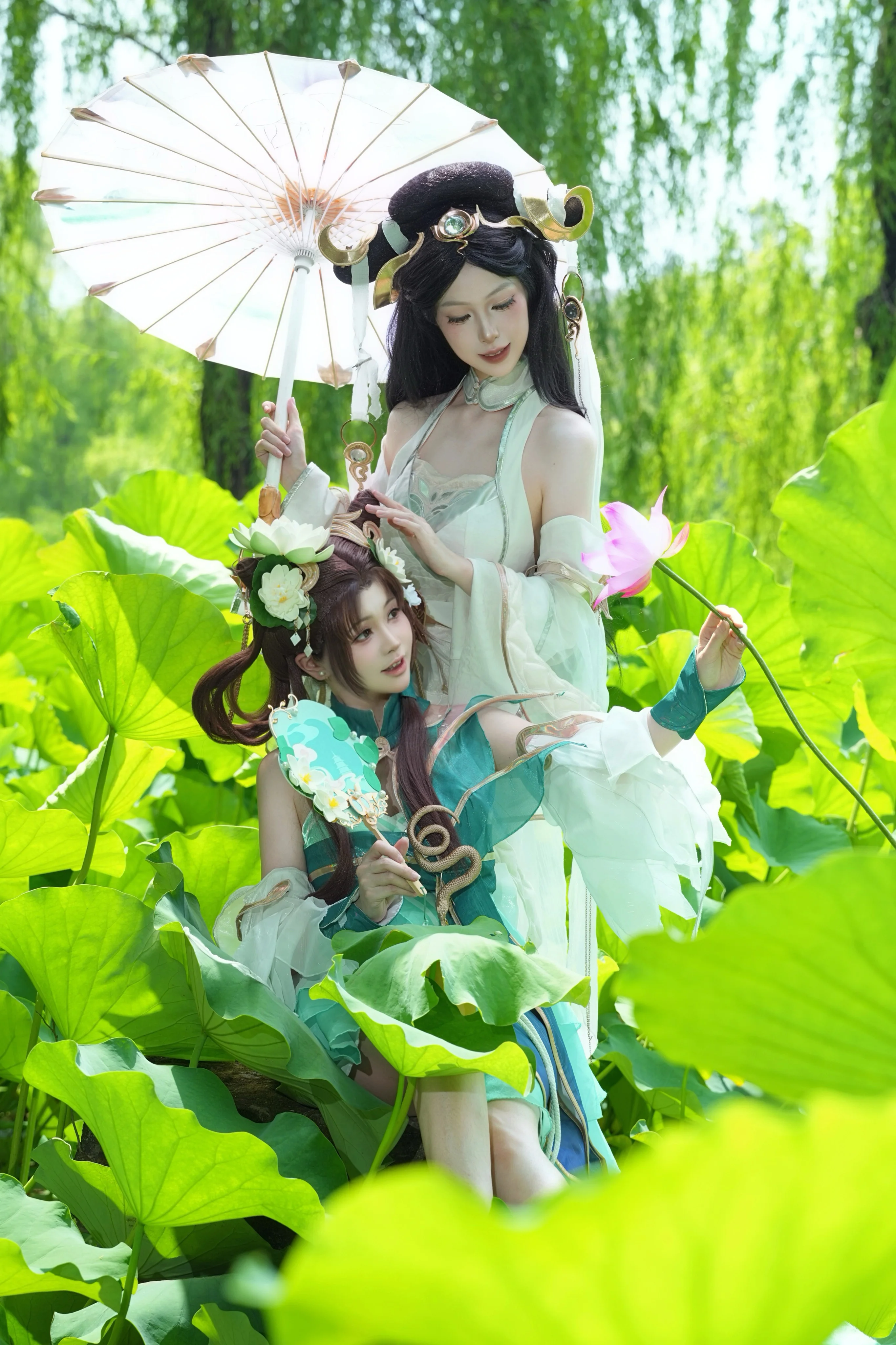 [Da Qiao and Xiao Qiao (White Snake & Green Snake) Cosplay] The New Version of White and Green Snake Sisters in Old Guihu Lotus Pond - Image 2