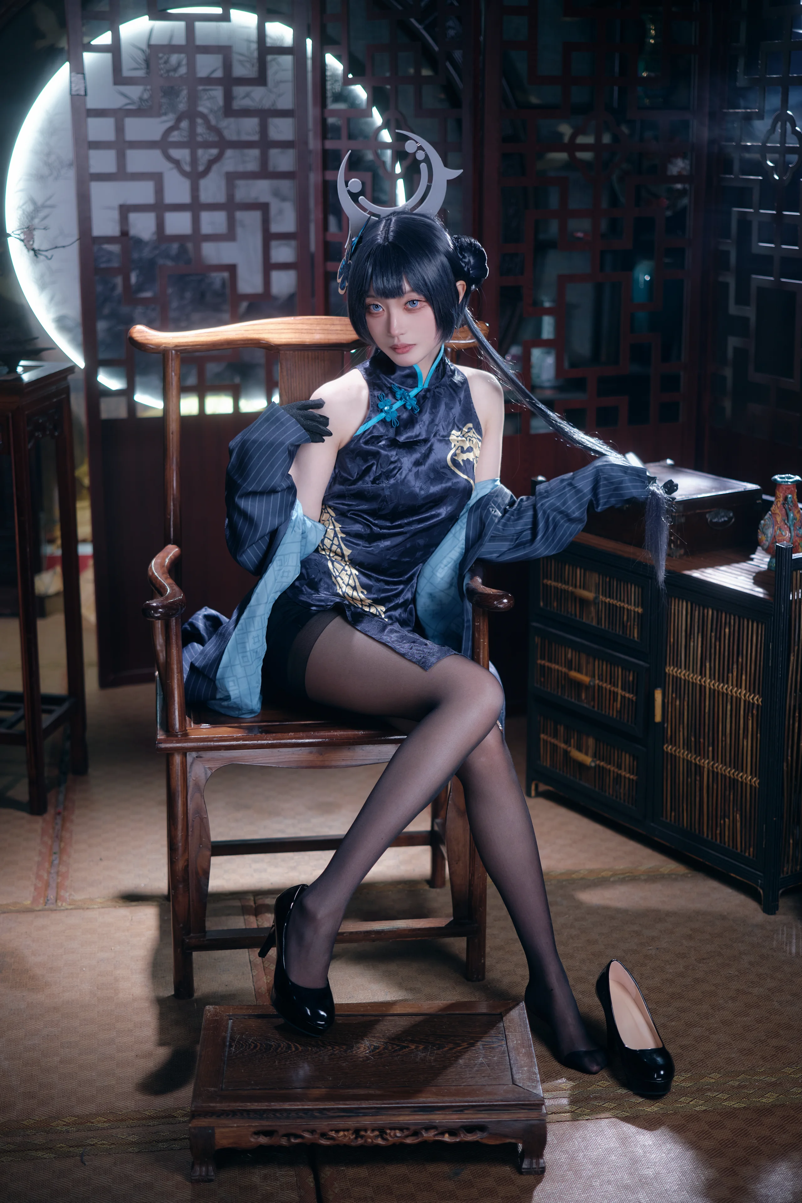 【妃咲cos】碧蓝档案，墨蓝旗袍与枪械的优雅碰撞