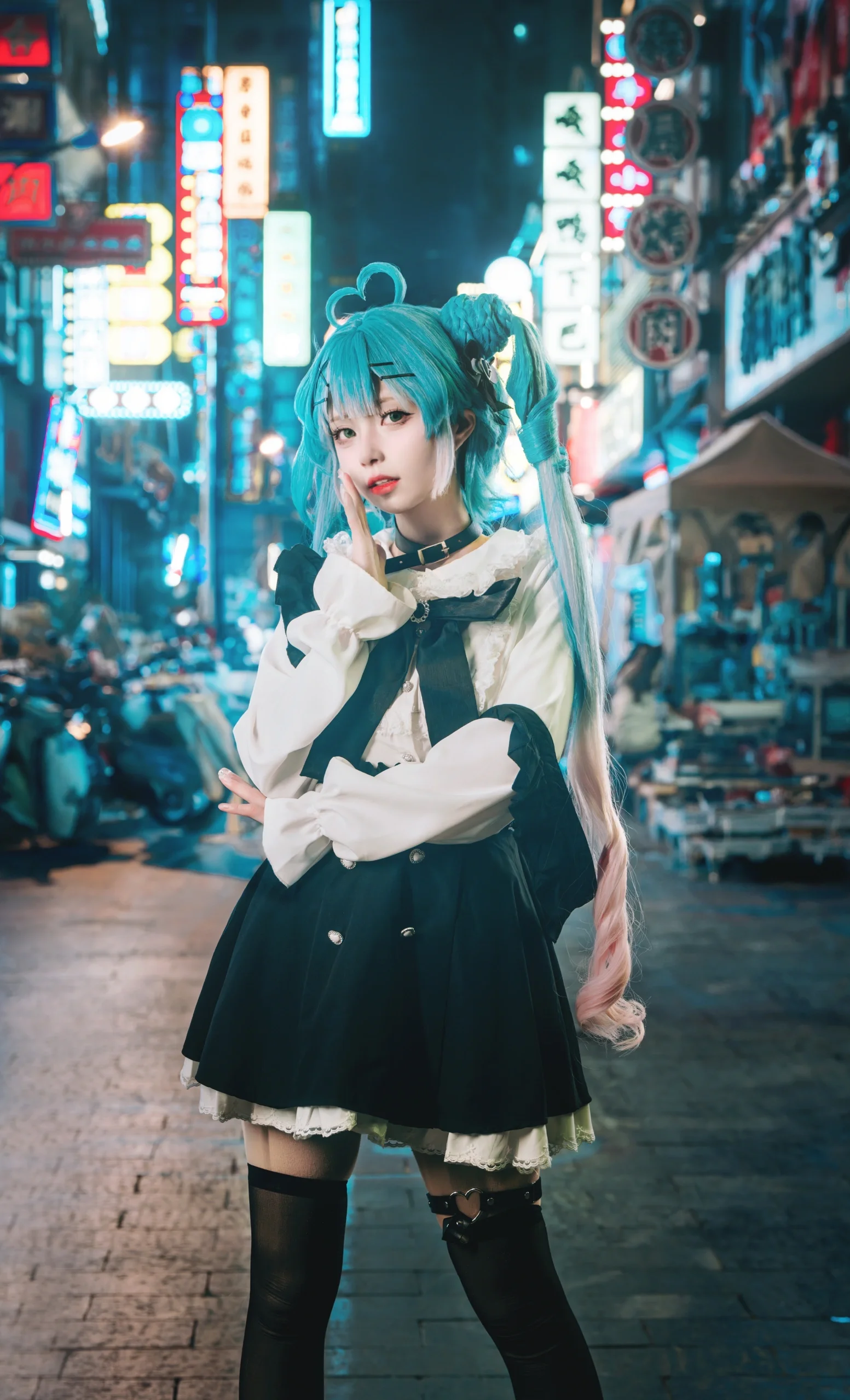【初音未來cos】VOCALOID初音的街頭夜行，盡顯地雷系風采 - 第 4 張