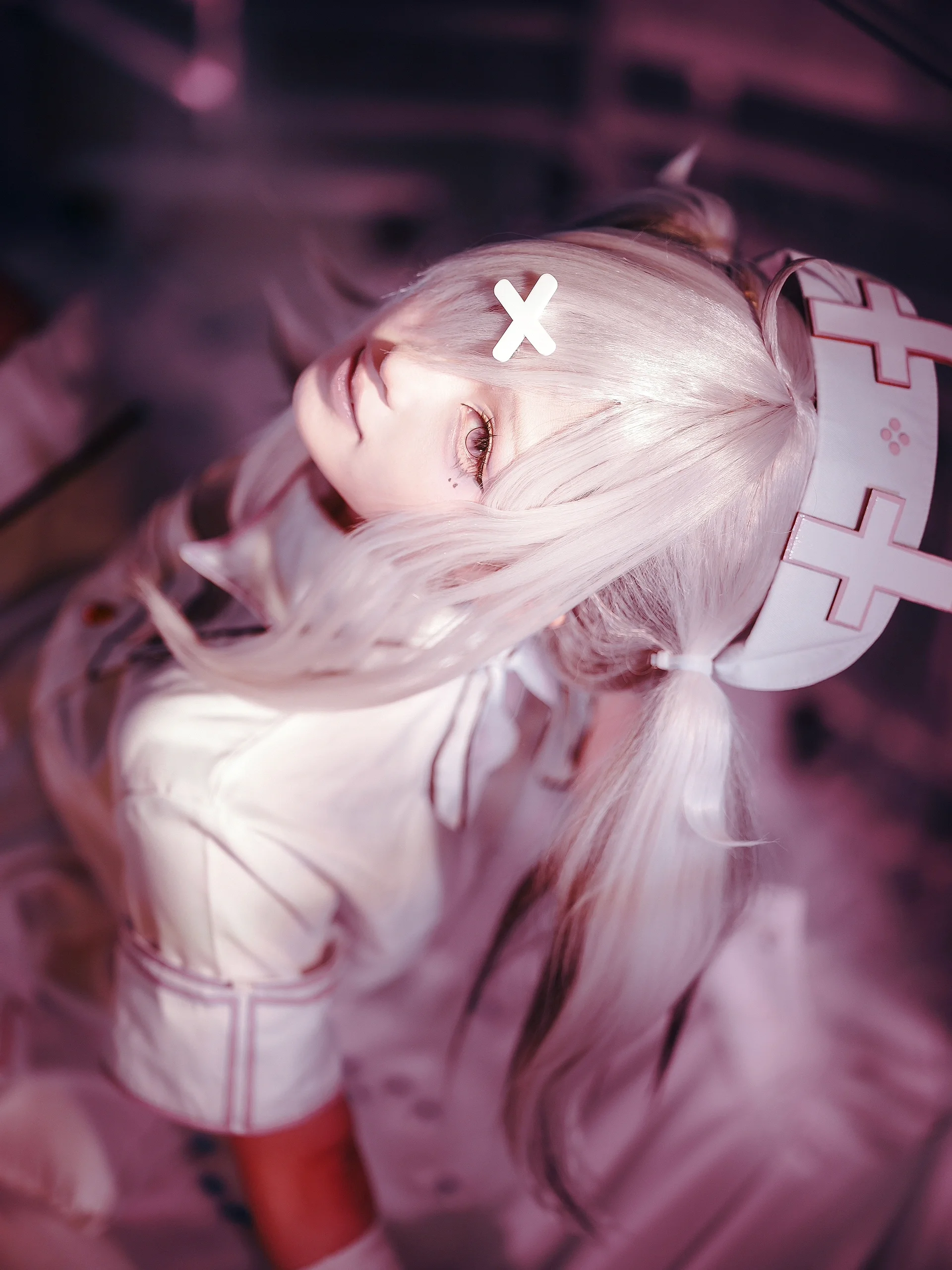 【健屋花那cos】彩虹社白色护士装，还原恋色病栋氛围 - 第 1 张