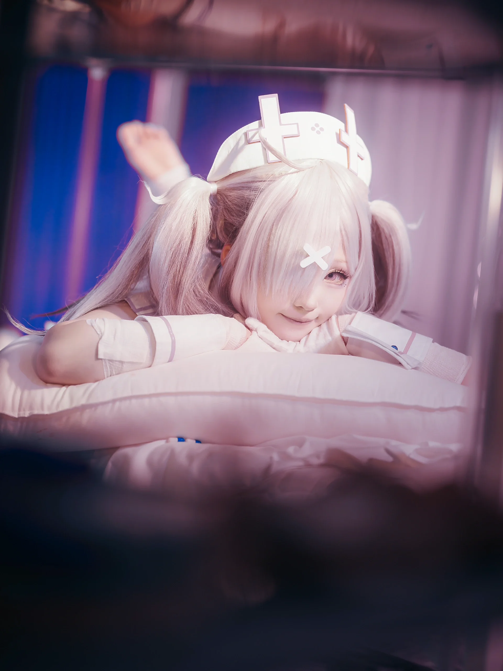 【健屋花那cos】彩虹社白色护士装，还原恋色病栋氛围 - 第 3 张