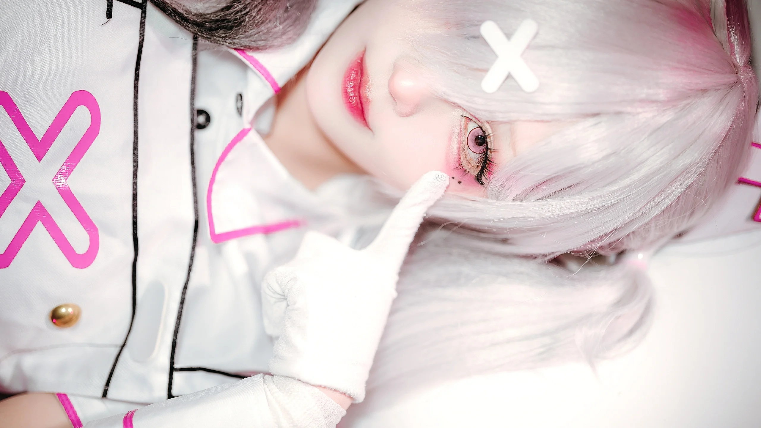 【健屋花那cos】彩虹社白色护士装，还原恋色病栋氛围 - 第 4 张