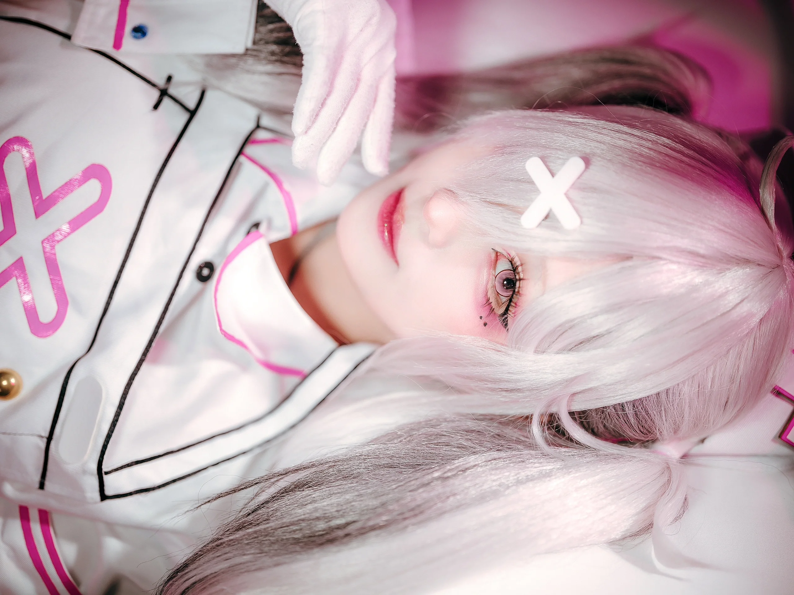 【健屋花那cos】彩虹社白色护士装，还原恋色病栋氛围 - 第 5 张