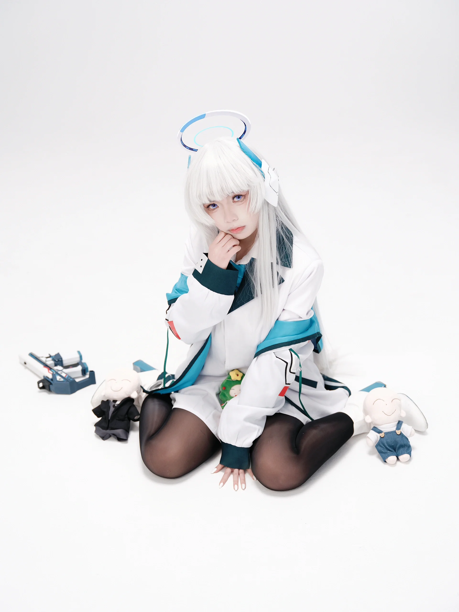 【生塩ノア コスプレ】ブルーアーカイブの知的な秘書、スタジオ撮影の記録 - 1 枚目