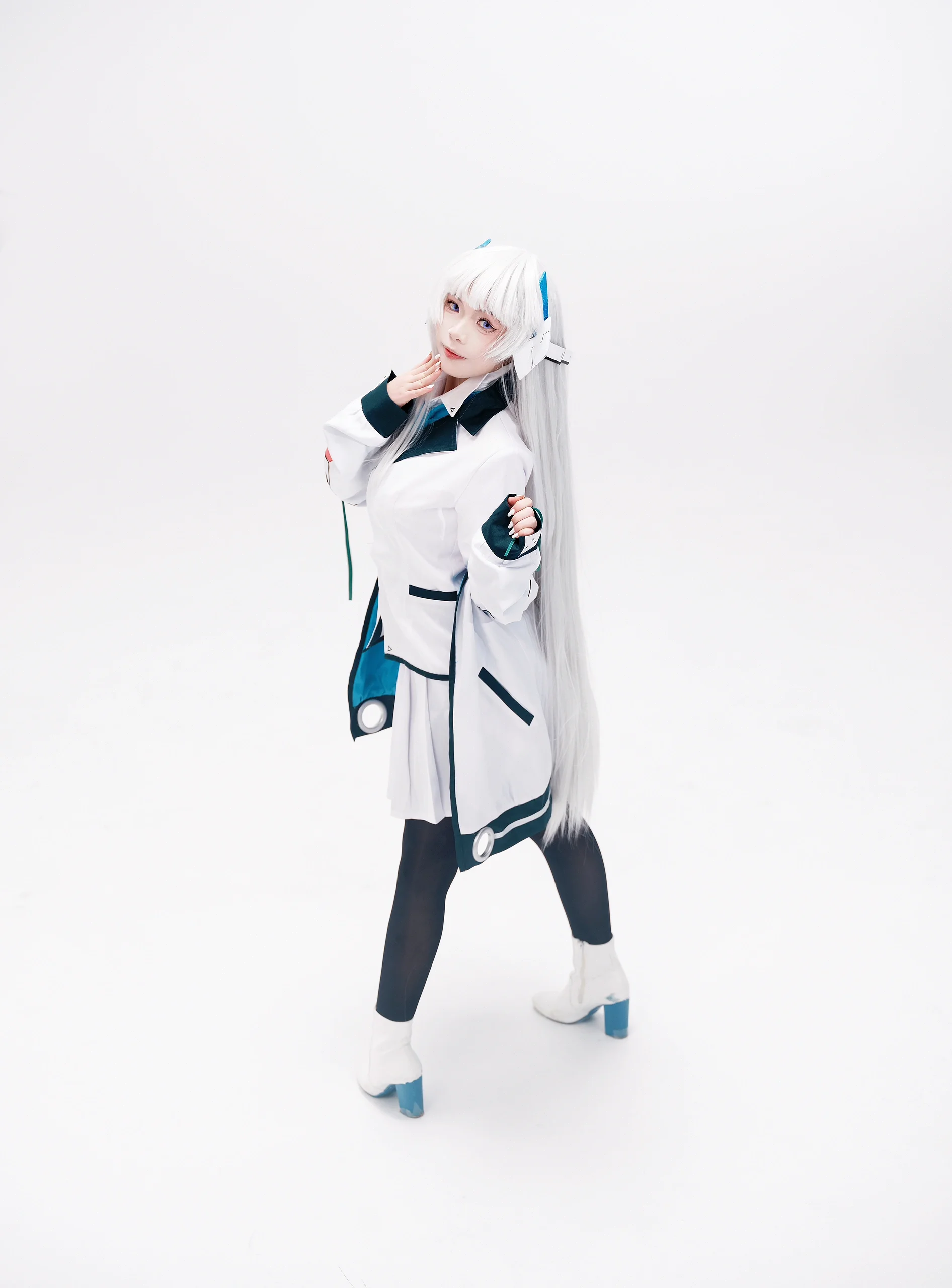 【生塩ノア コスプレ】ブルーアーカイブの知的な秘書、スタジオ撮影の記録 - 18 枚目