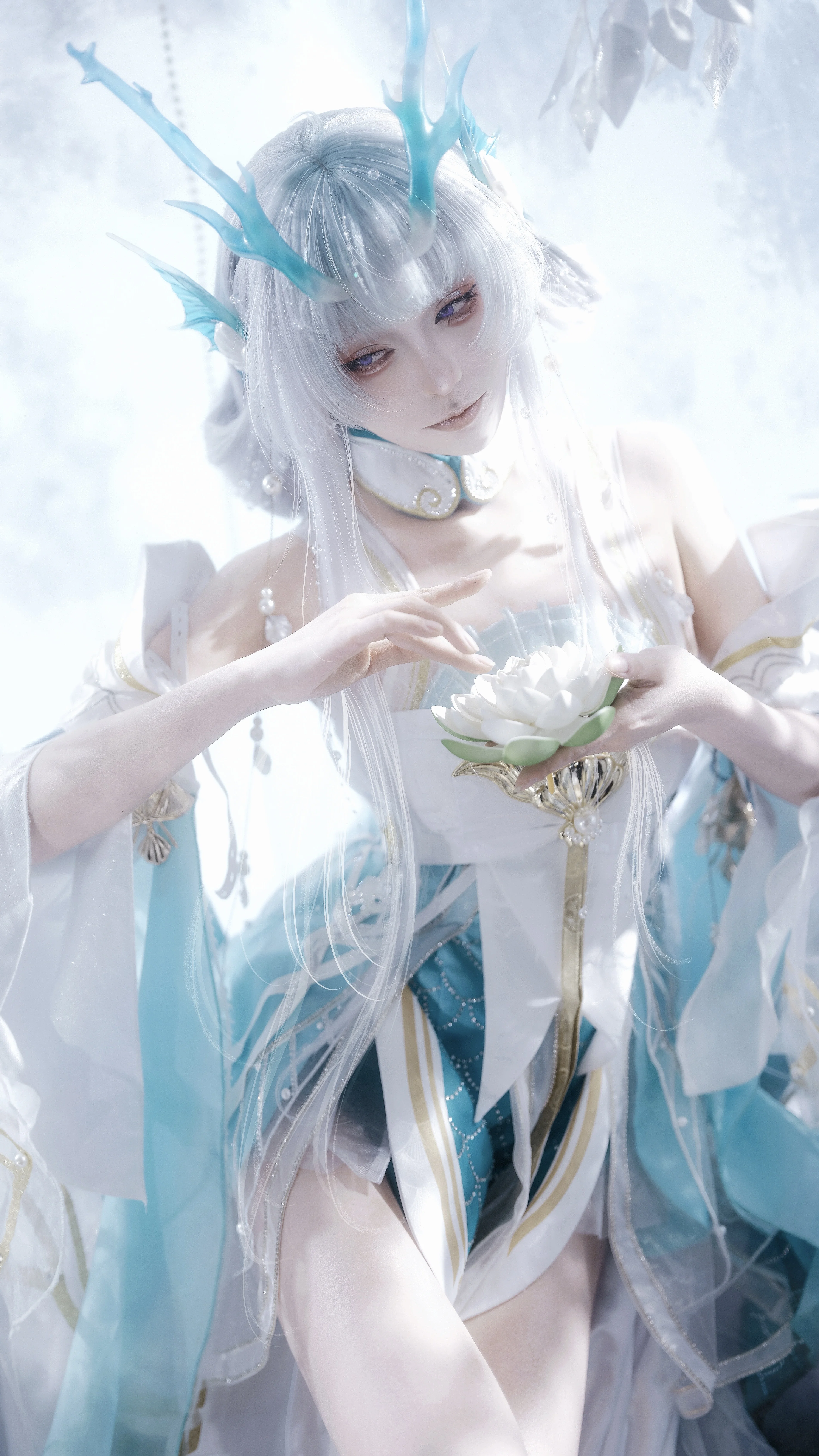 【西施コスプレ】オナー・オブ・キングス「游龍清影」、蓮華を手に月下の約束へと赴く - 1 枚目