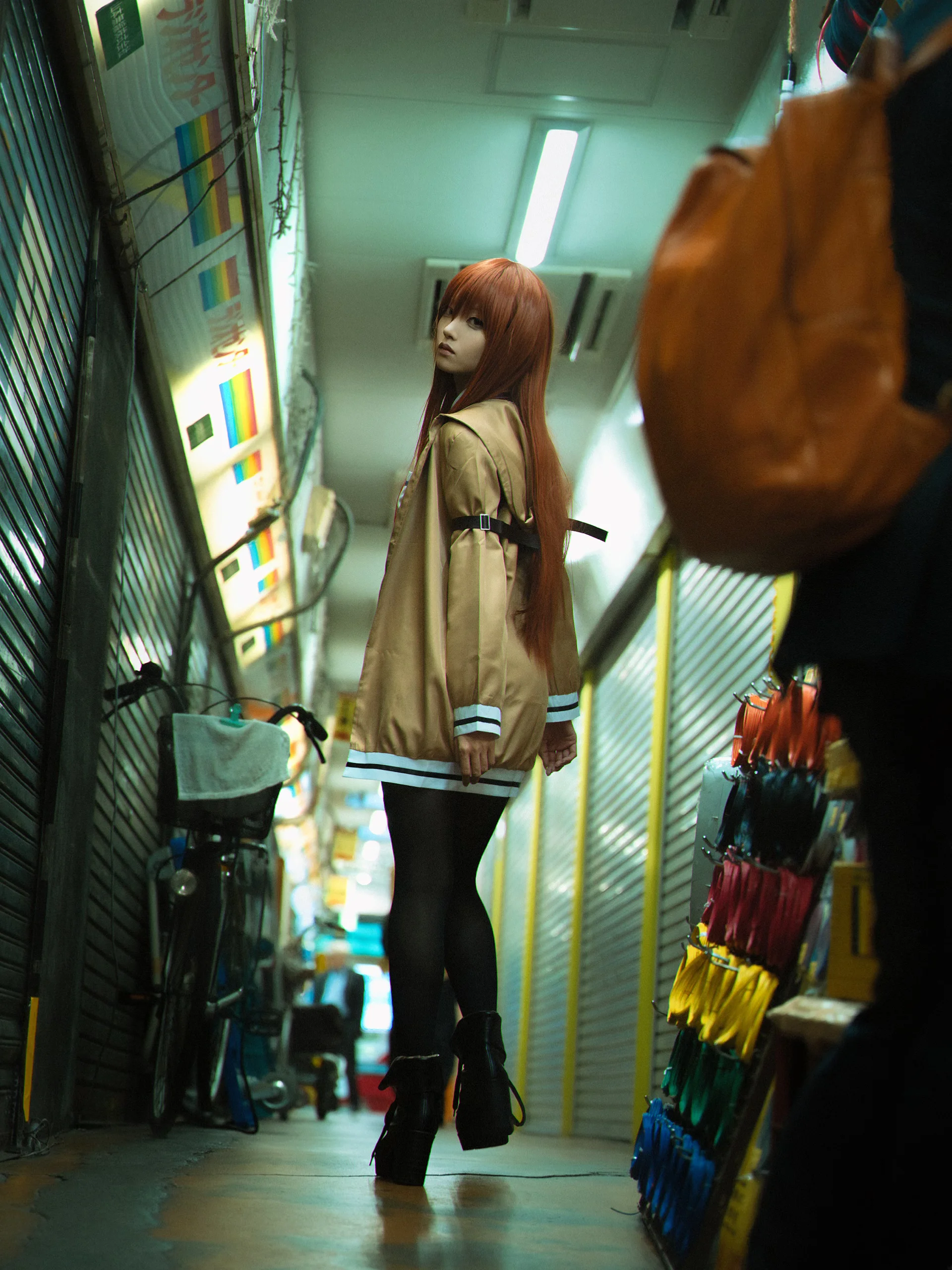 【牧瀬紅莉栖 コスプレ】シュタインズ・ゲートの科学マニア、秋葉原の街头の日常