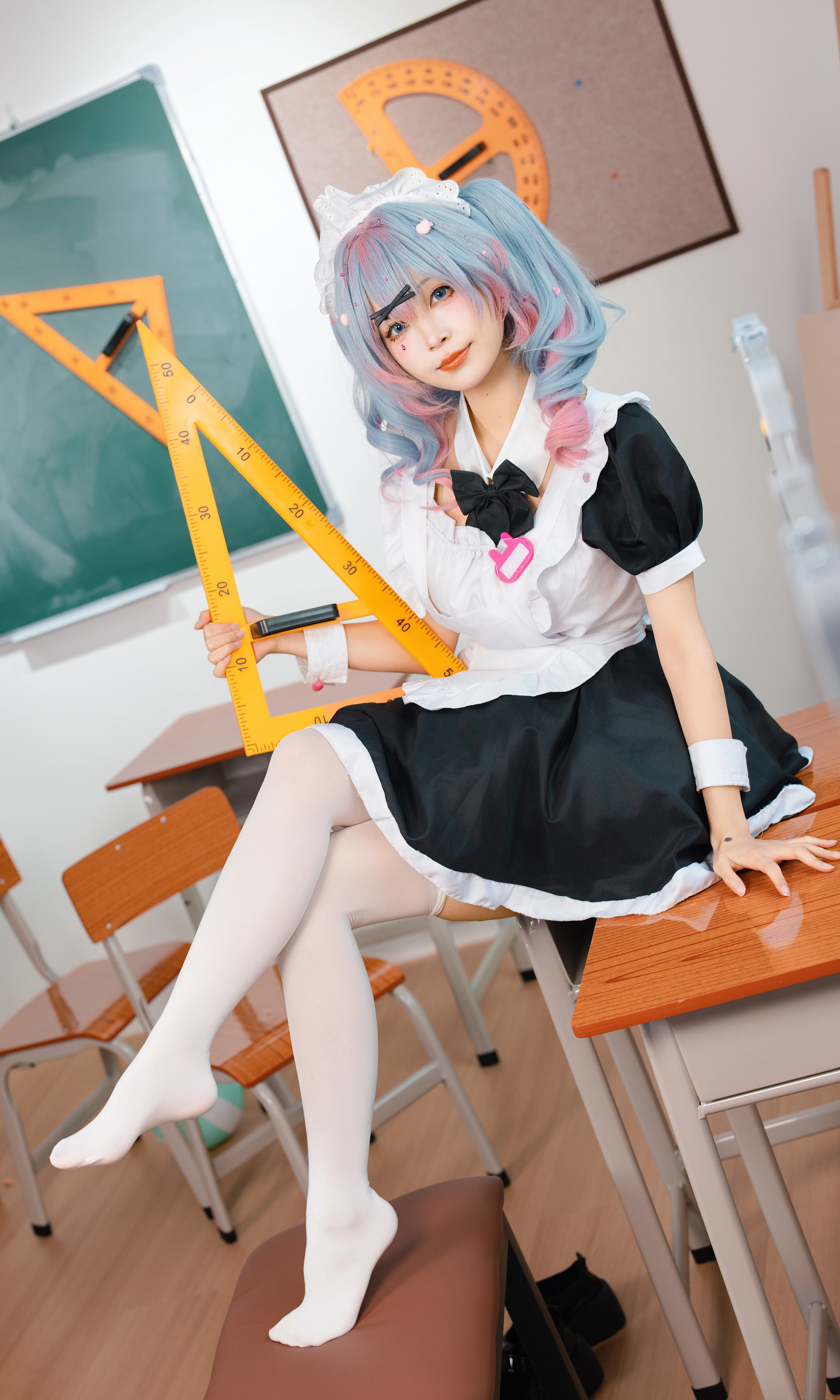 【初音未来cos】带着三角尺的教室女仆初音