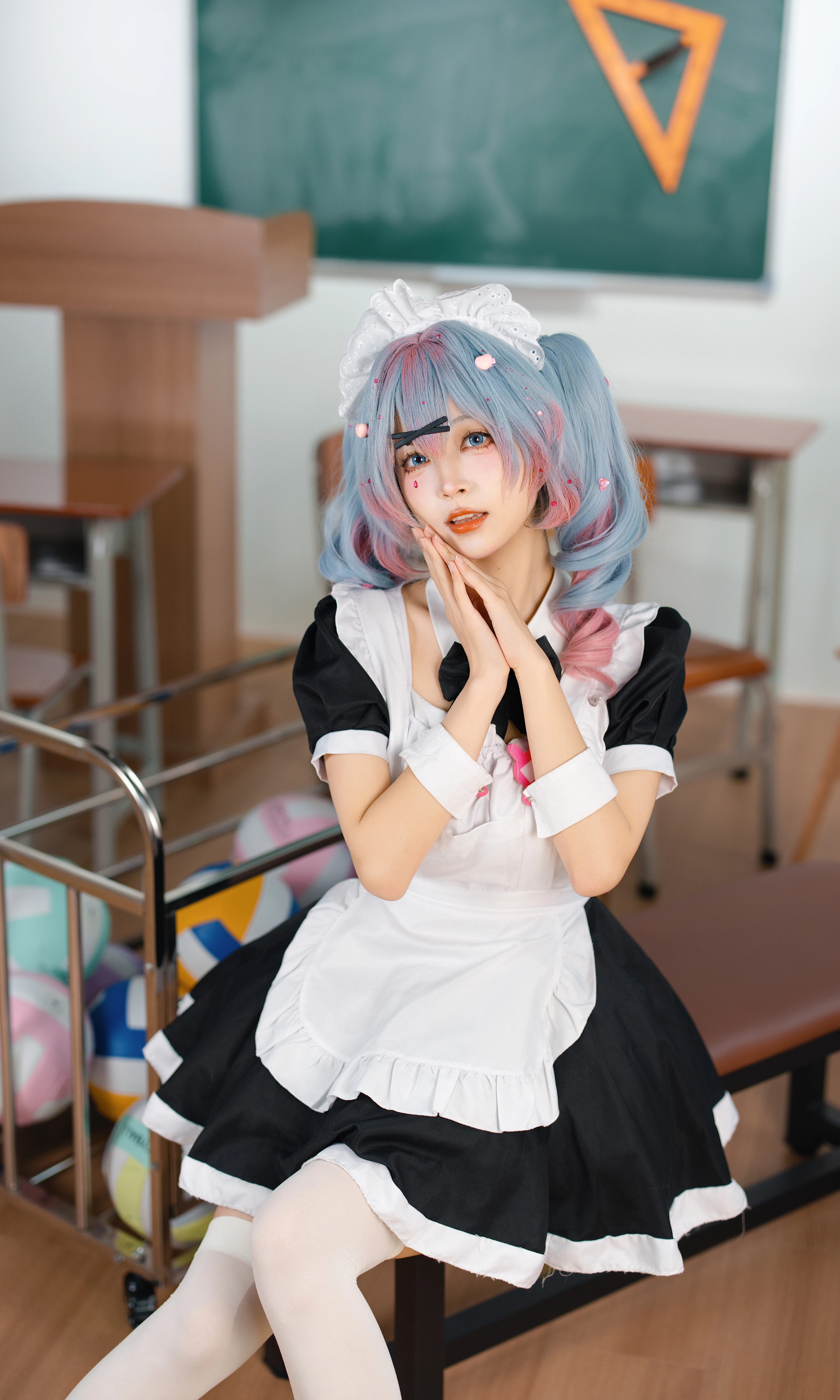 【初音未来cos】带着三角尺的教室女仆初音 - 第 11 张