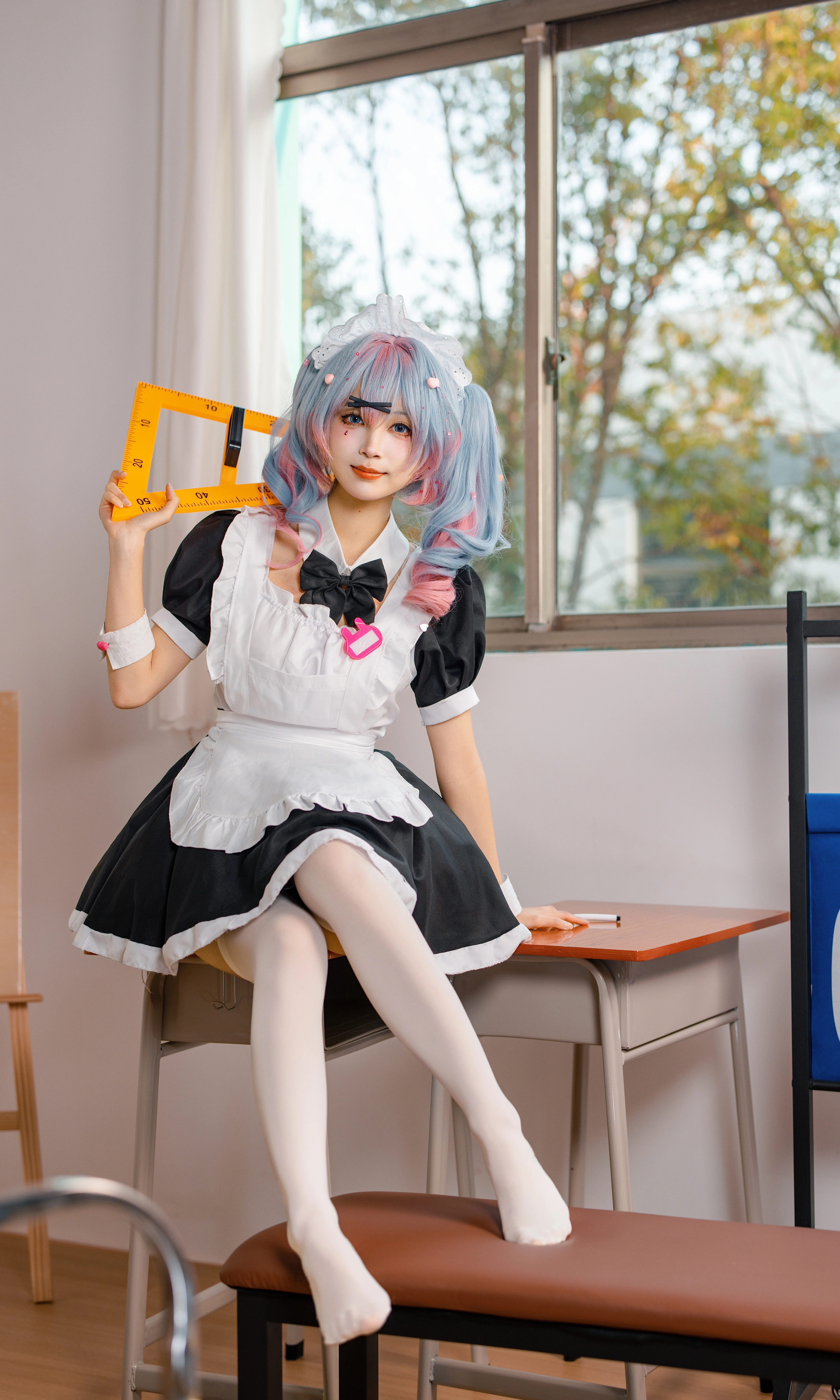 【初音未来cos】带着三角尺的教室女仆初音 - 第 4 张