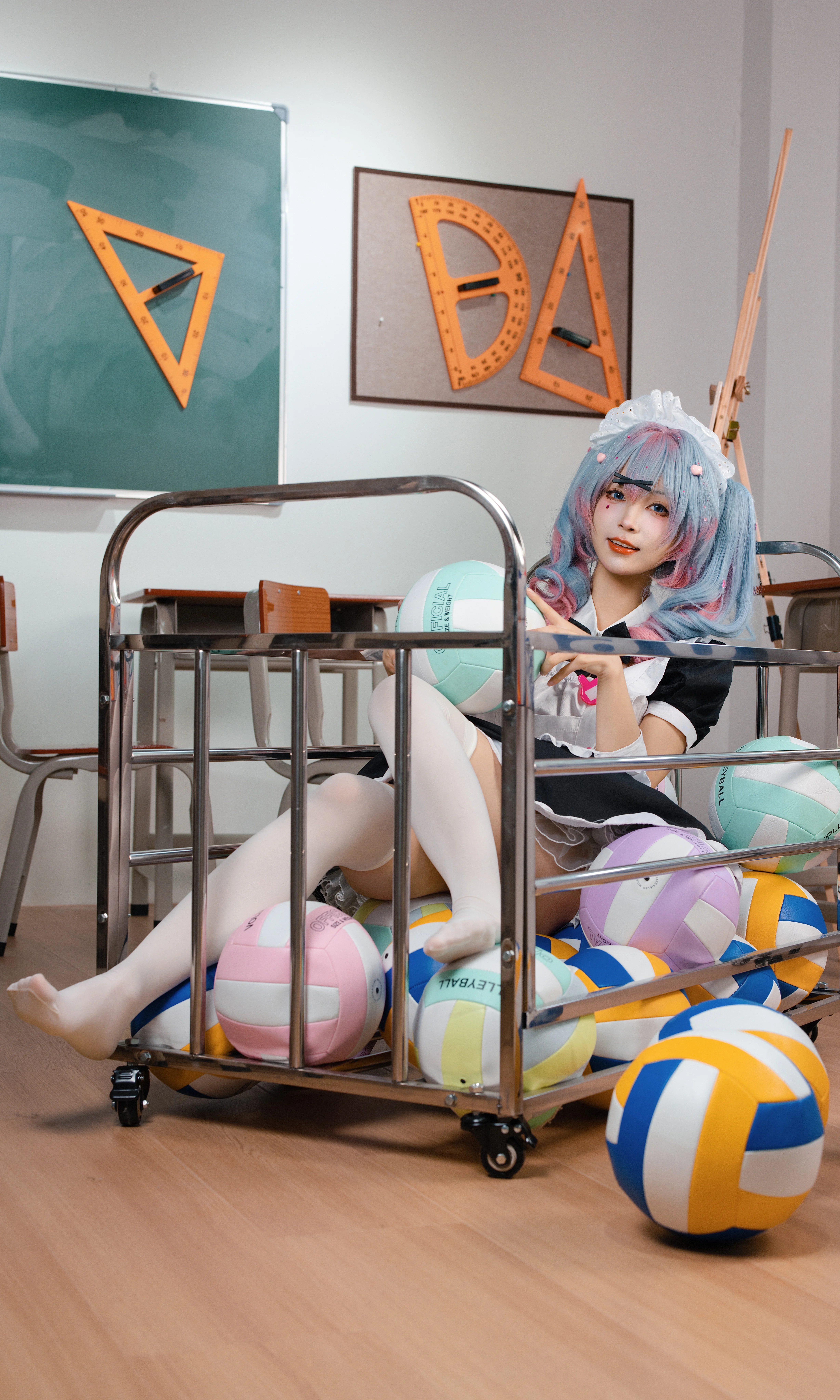 【初音未来cos】带着三角尺的教室女仆初音 - 第 7 张