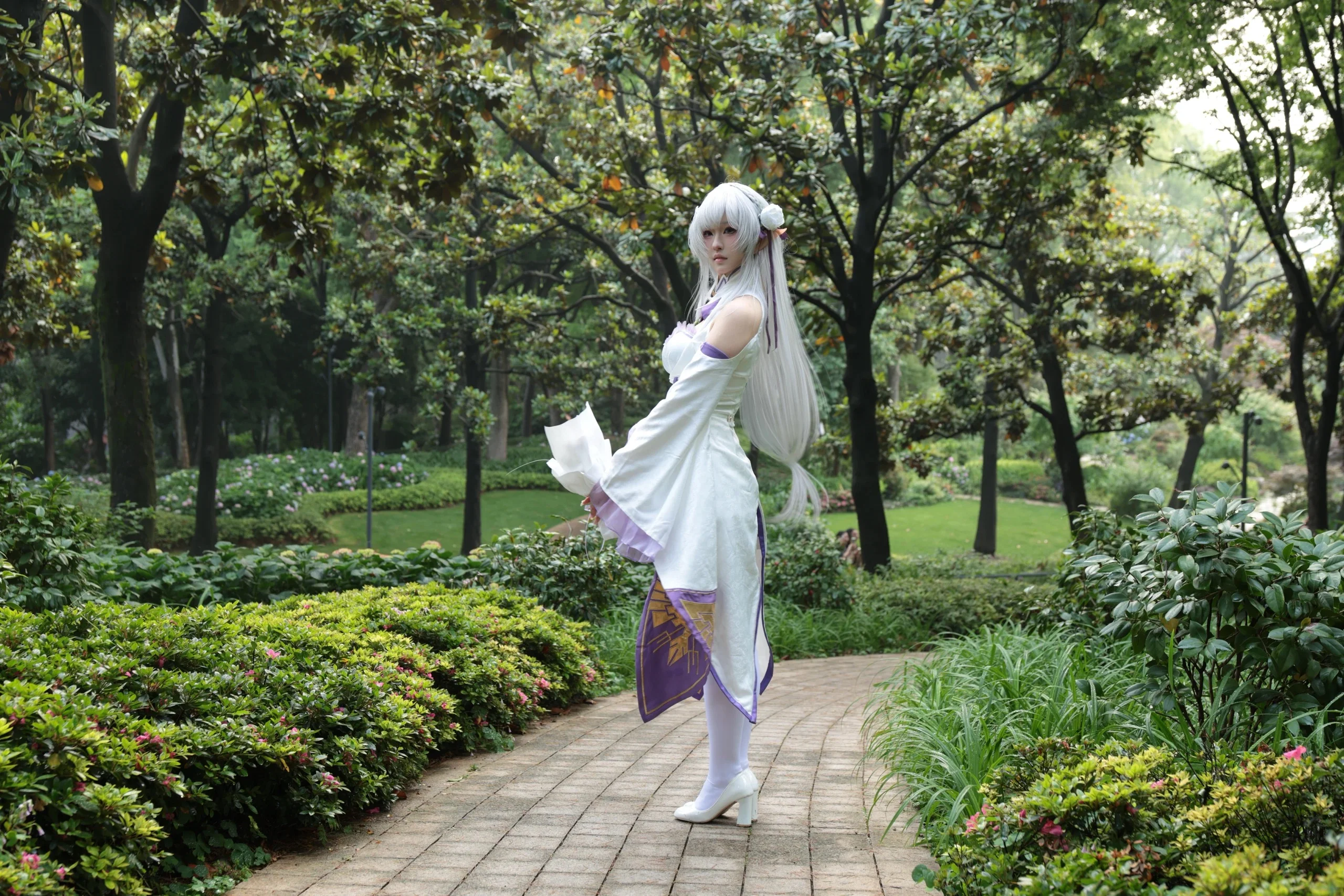 [Emilia cosplay] Re:ZERO -Starting Life in Another World- – The Silver-Haired Girl's Forest Stroll