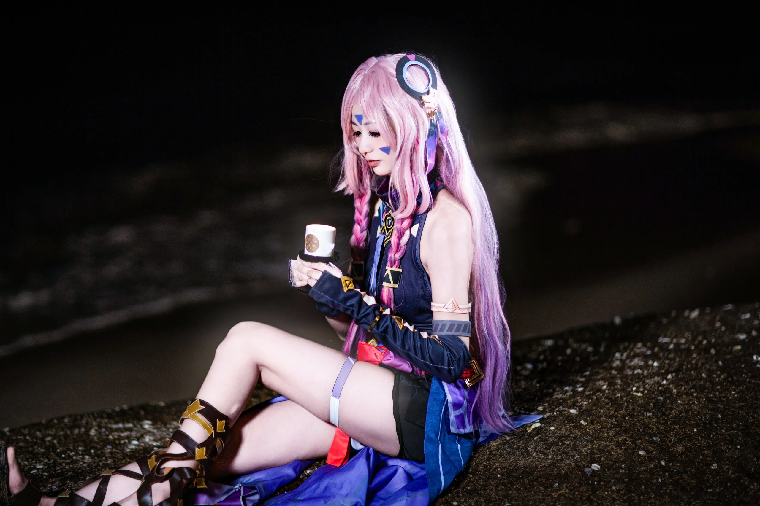 【茜特菈莉cos】夜色中的黑曜石质感，在海边寻找神秘氛围 - 第6张