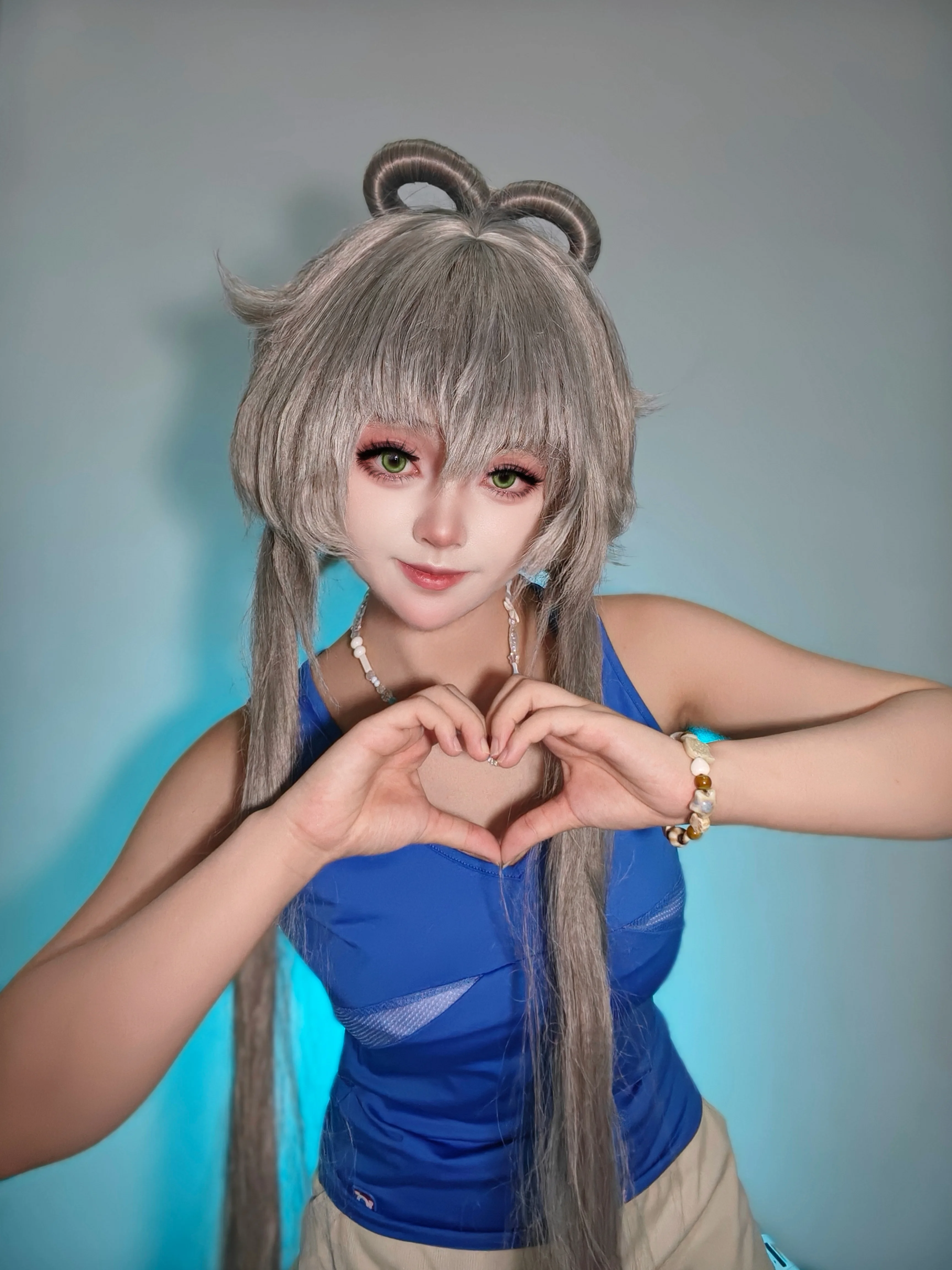[Luo Tianyi cosplay] Blue Sporty Style: Casual Daily Life of the Silver-Gray Twin-Tails