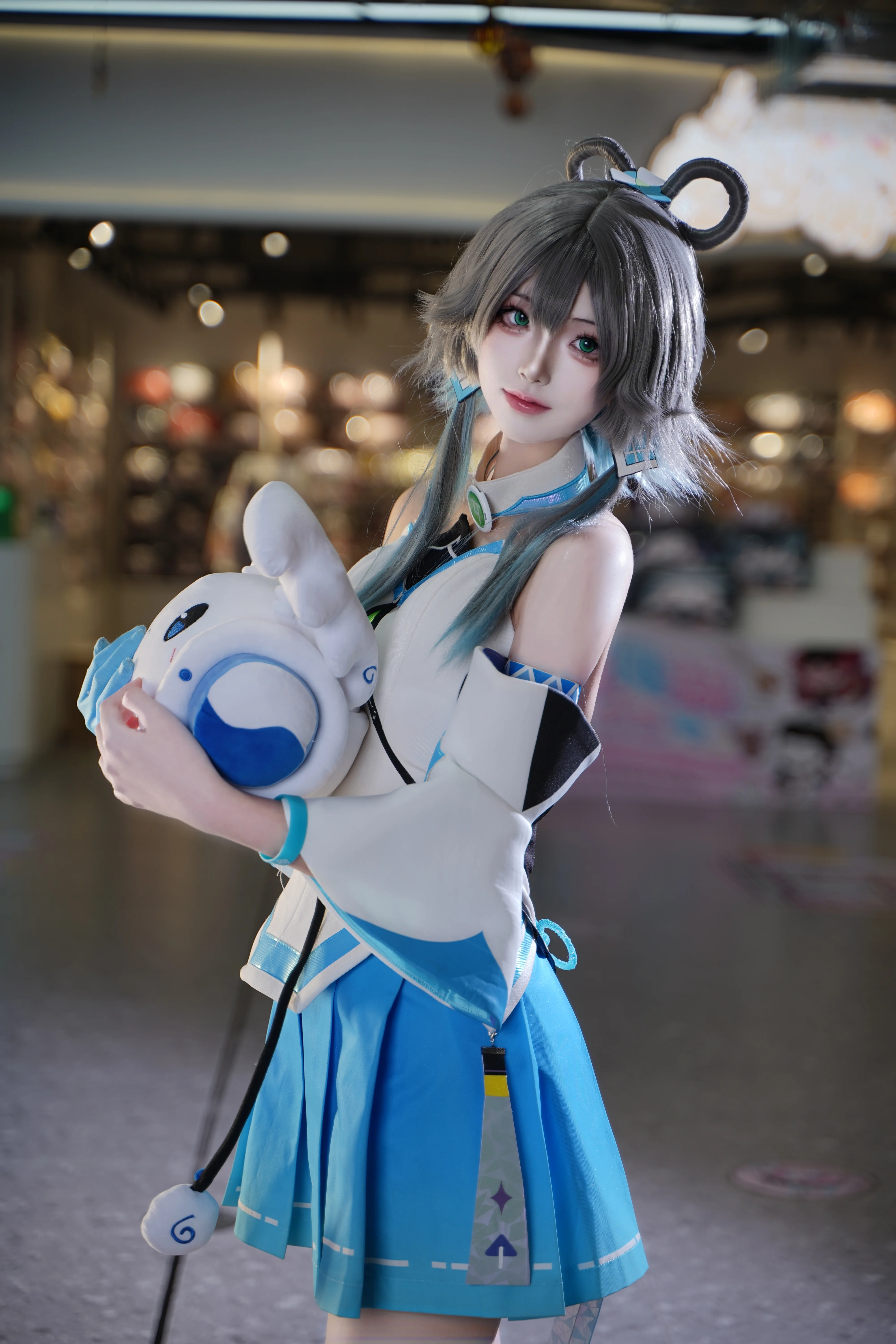 【洛天依 コスプレ】Vsinger歌姫が織りなす青と白、ステージの躍動する瞬間を再現 - 2 枚目