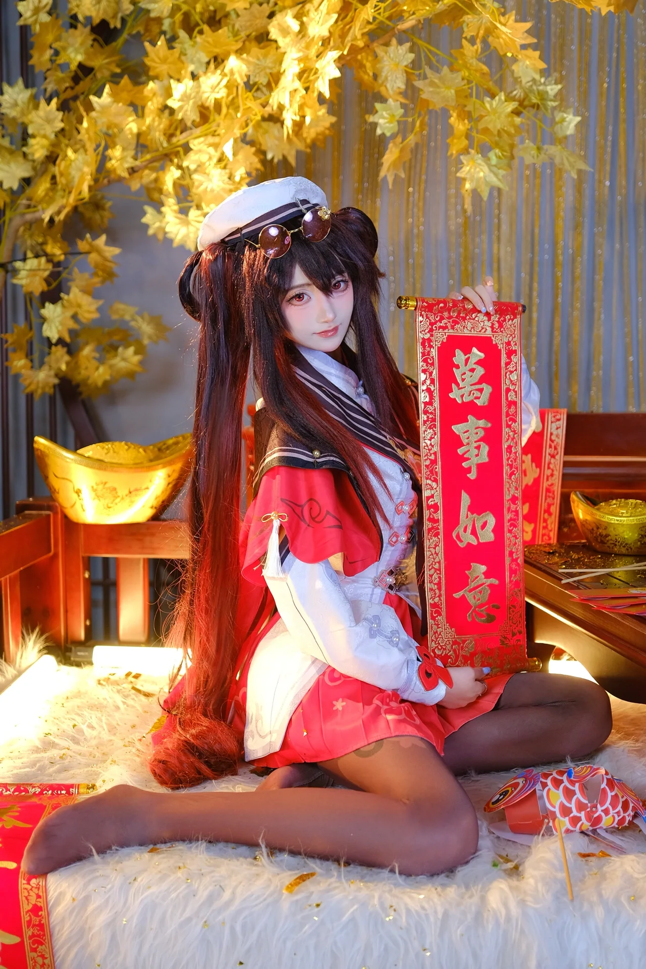[Hu Tao Cosplay] Genshin Impact Lantern Rite: The Playful Prankster and Golden Sycees - Image 1