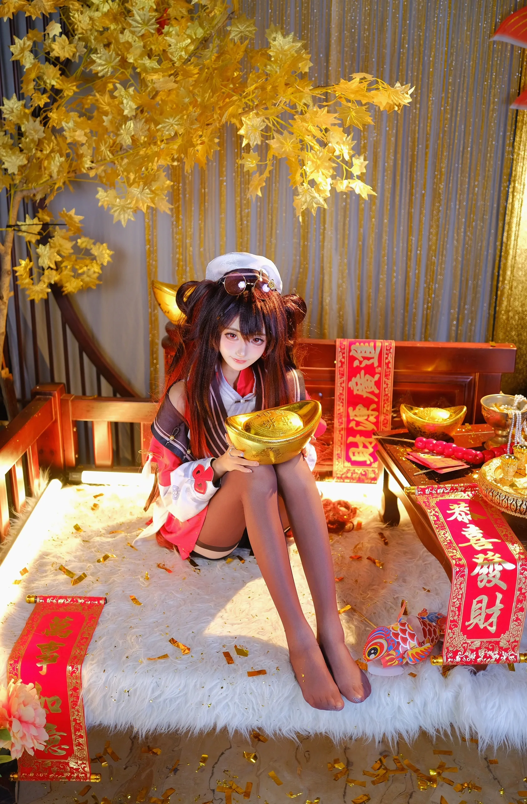 [Hu Tao Cosplay] Genshin Impact Lantern Rite: The Playful Prankster and Golden Sycees