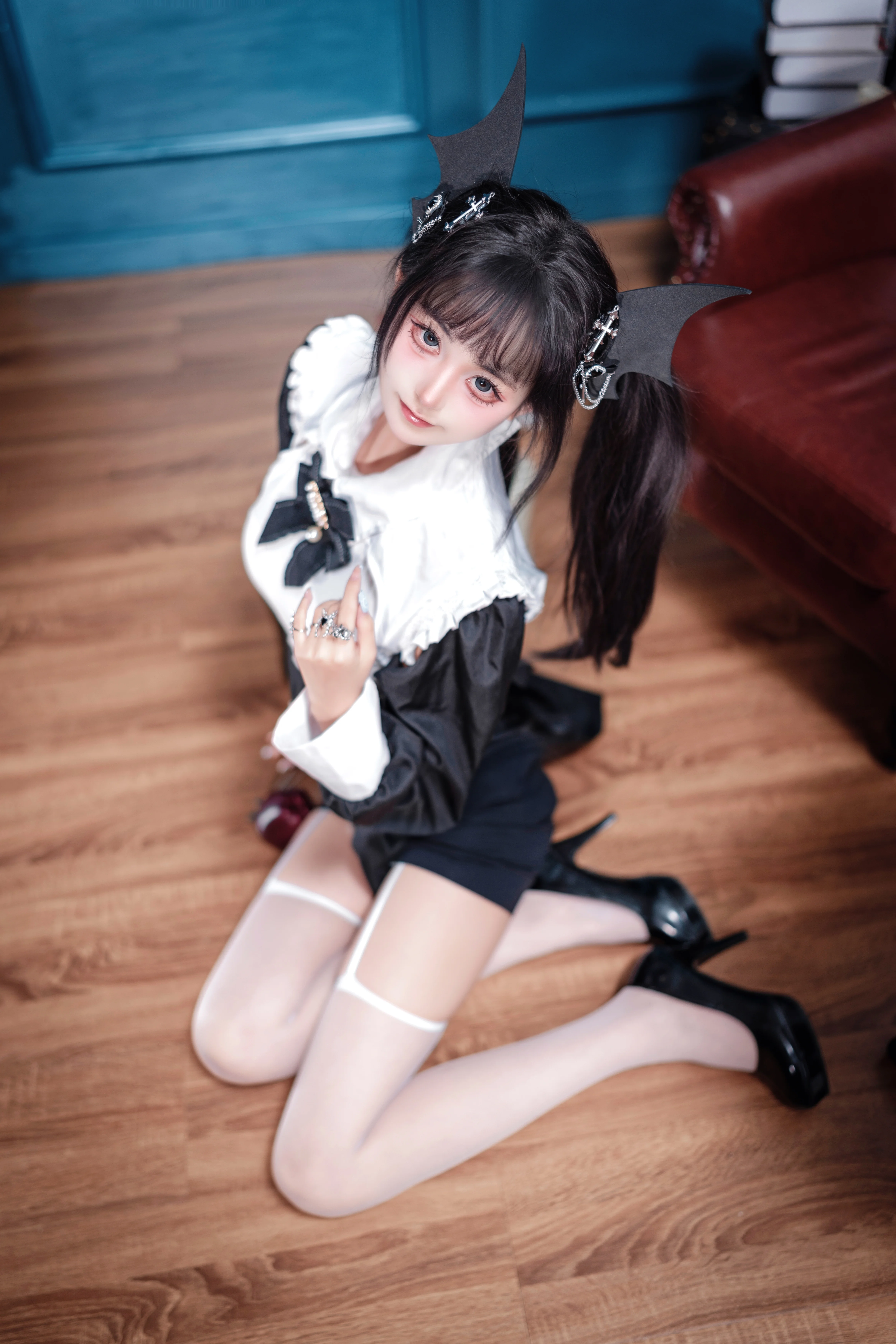 黑白风格下的小恶魔修女美学 - 第 3 张