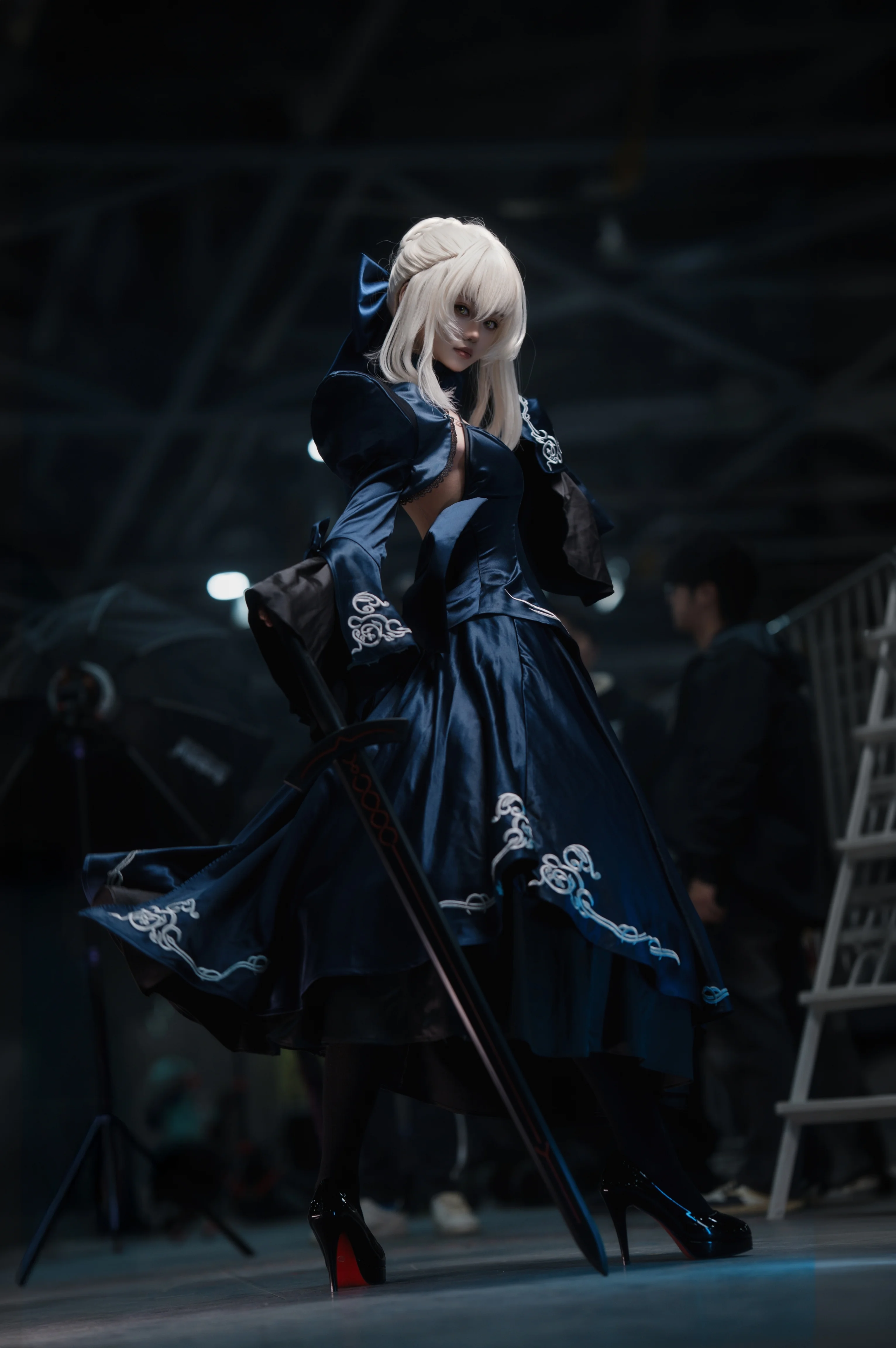 【Saber Alter cos】王首先要征服的果然是饥饿感 - 第 4 张