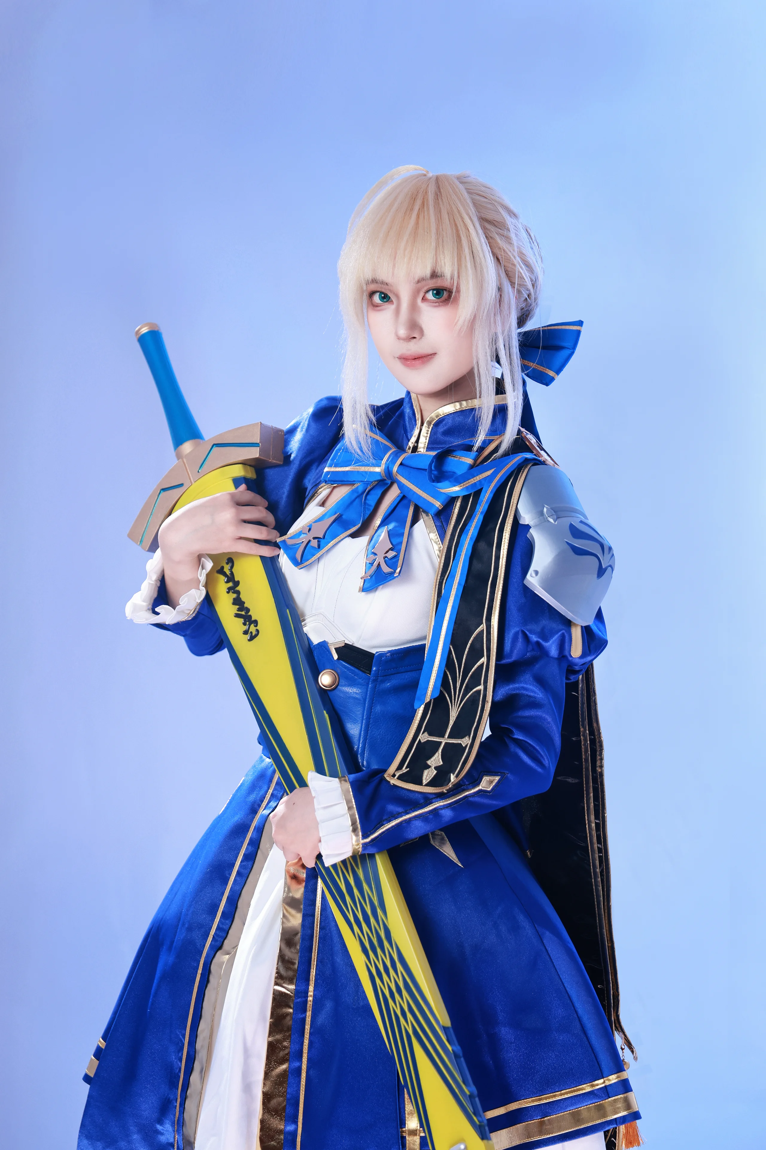 【セイバー コスプレ】崩壊：スターレイルコラボ、青と金の戦袍を纏う騎士王 - 3 枚目