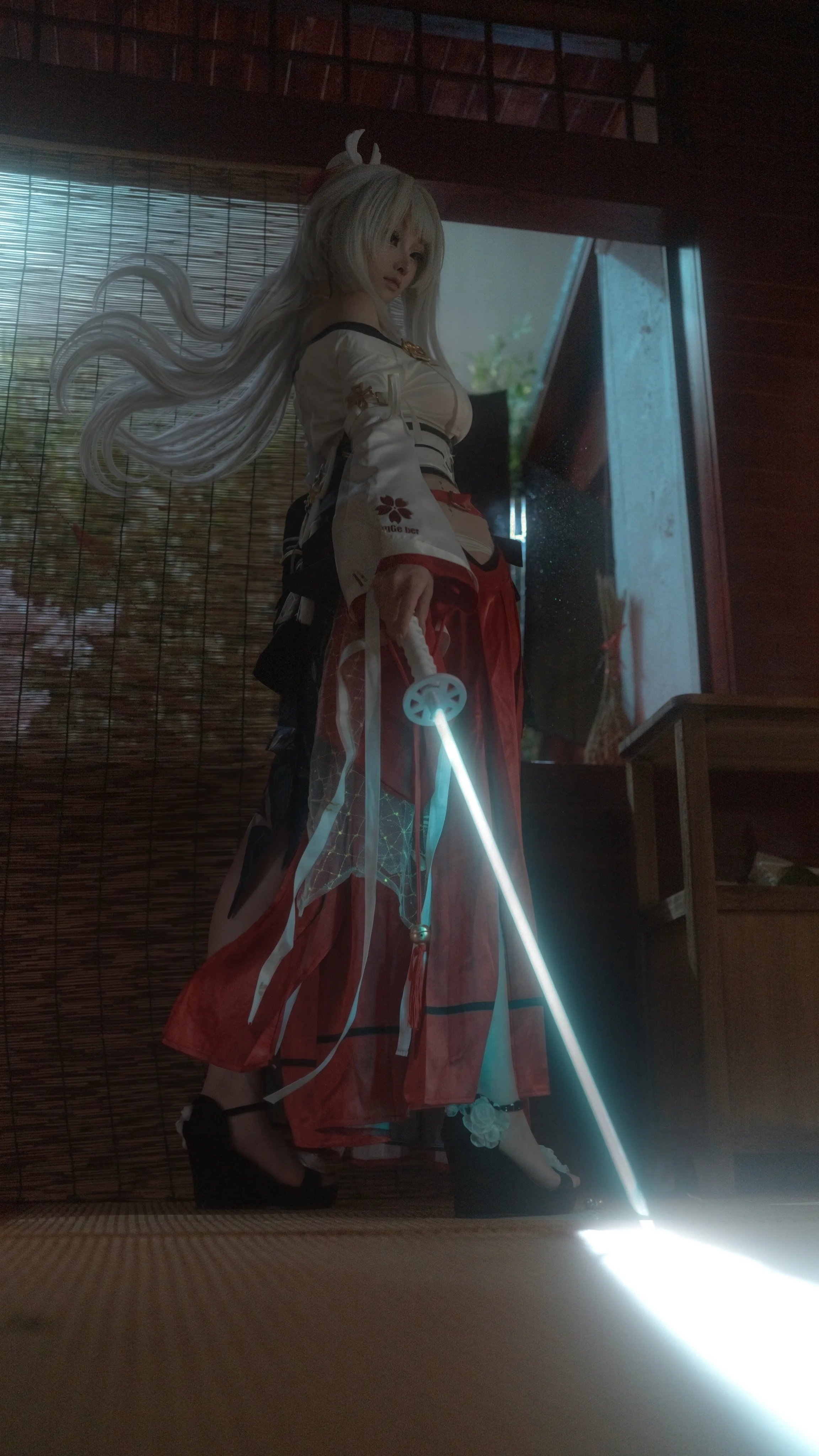 [Hiyuki cosplay] The Cold and Glamorous Blade in Wuthering Waves and the Japanese-Style Courtyard - Image 1