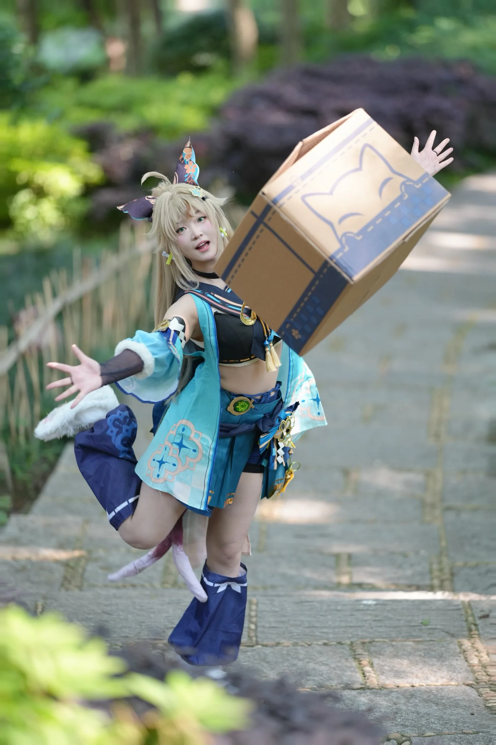 【绮良良cos】原神猫娘快递员，林间绿意里的活力正片 - 第 3 张