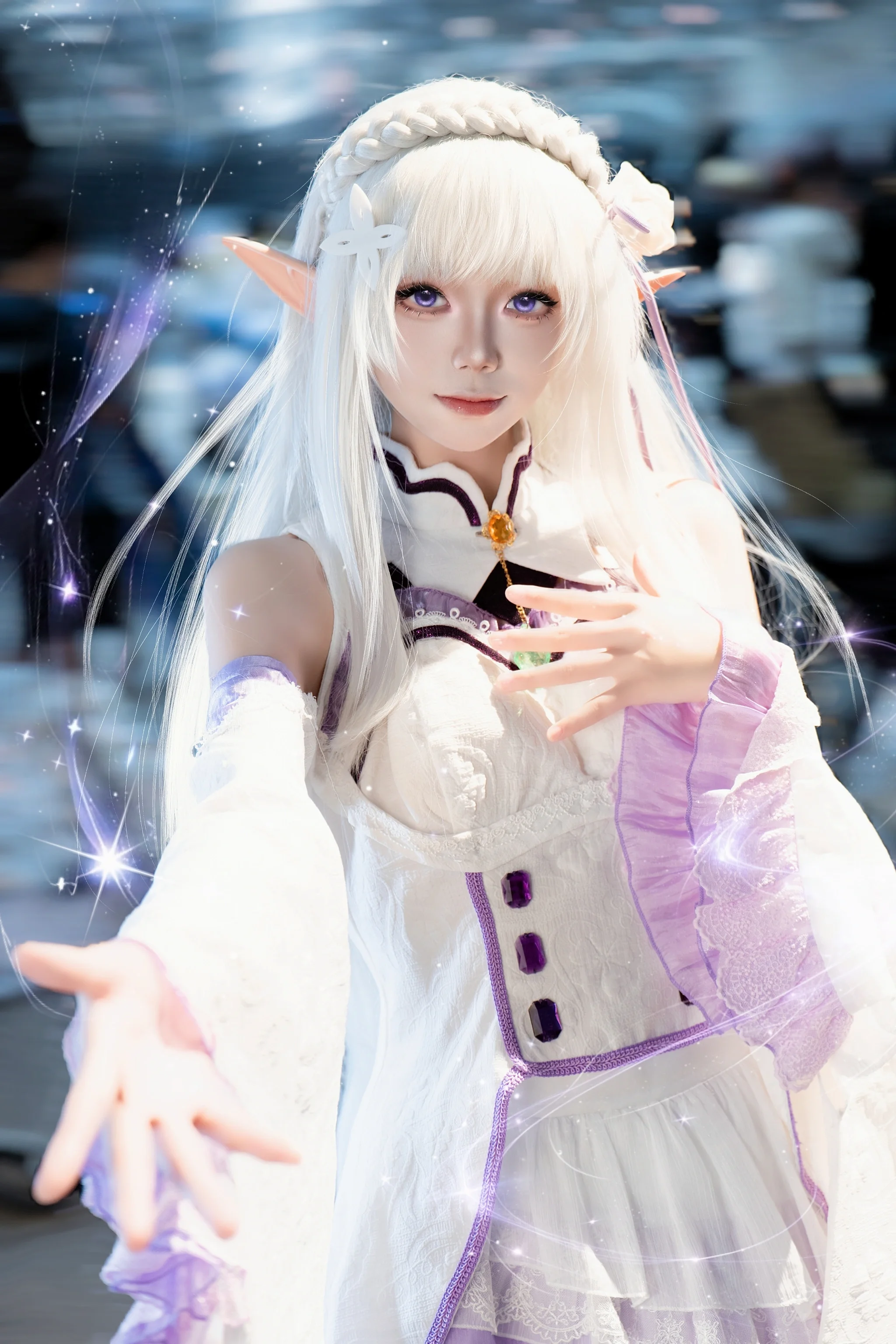 【エミリア コスプレ】Re:ゼロから始める異世界生活、銀髪のエルフの魔法の瞬間