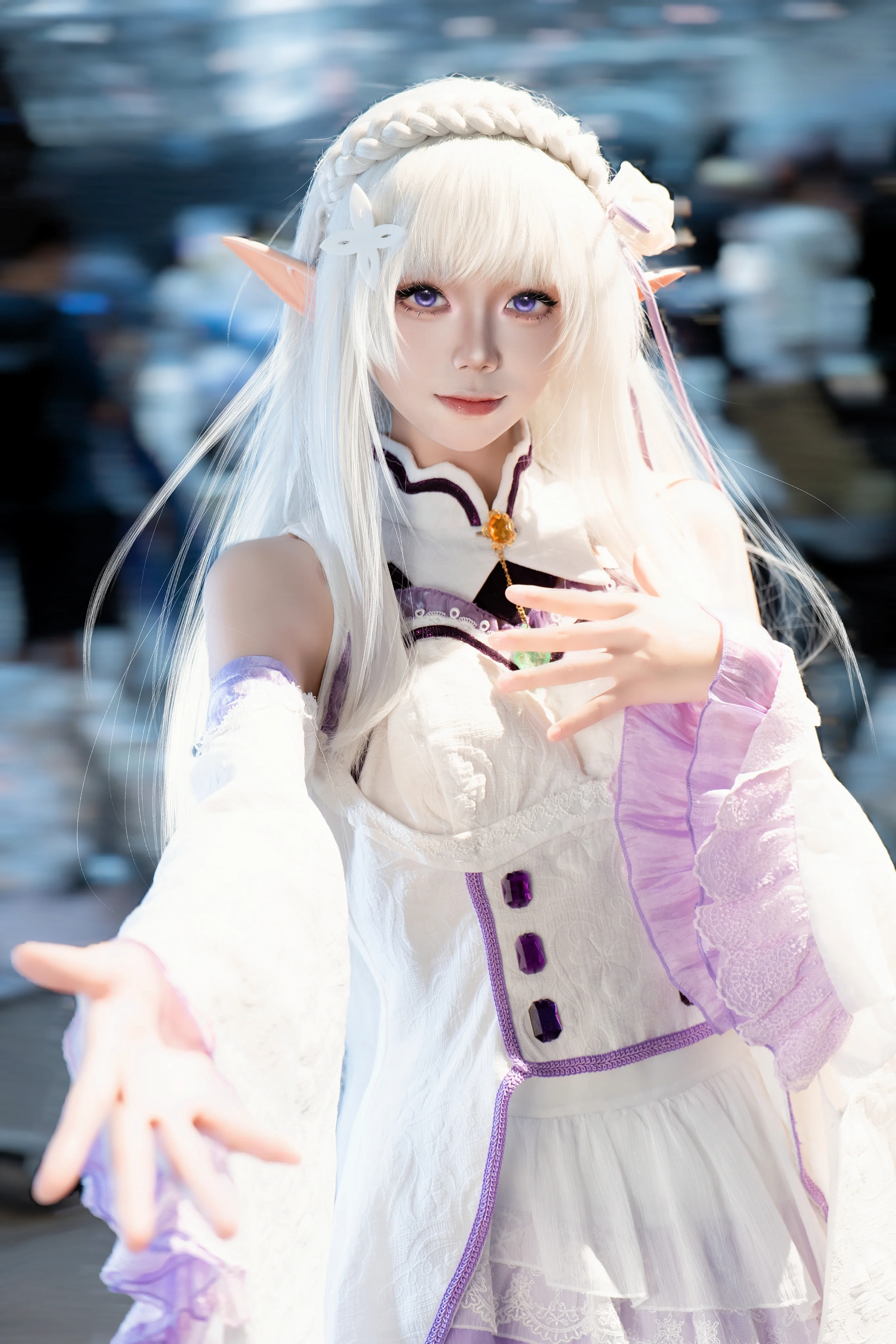【エミリア コスプレ】Re:ゼロから始める異世界生活、銀髪のエルフの魔法の瞬間 - 2 枚目