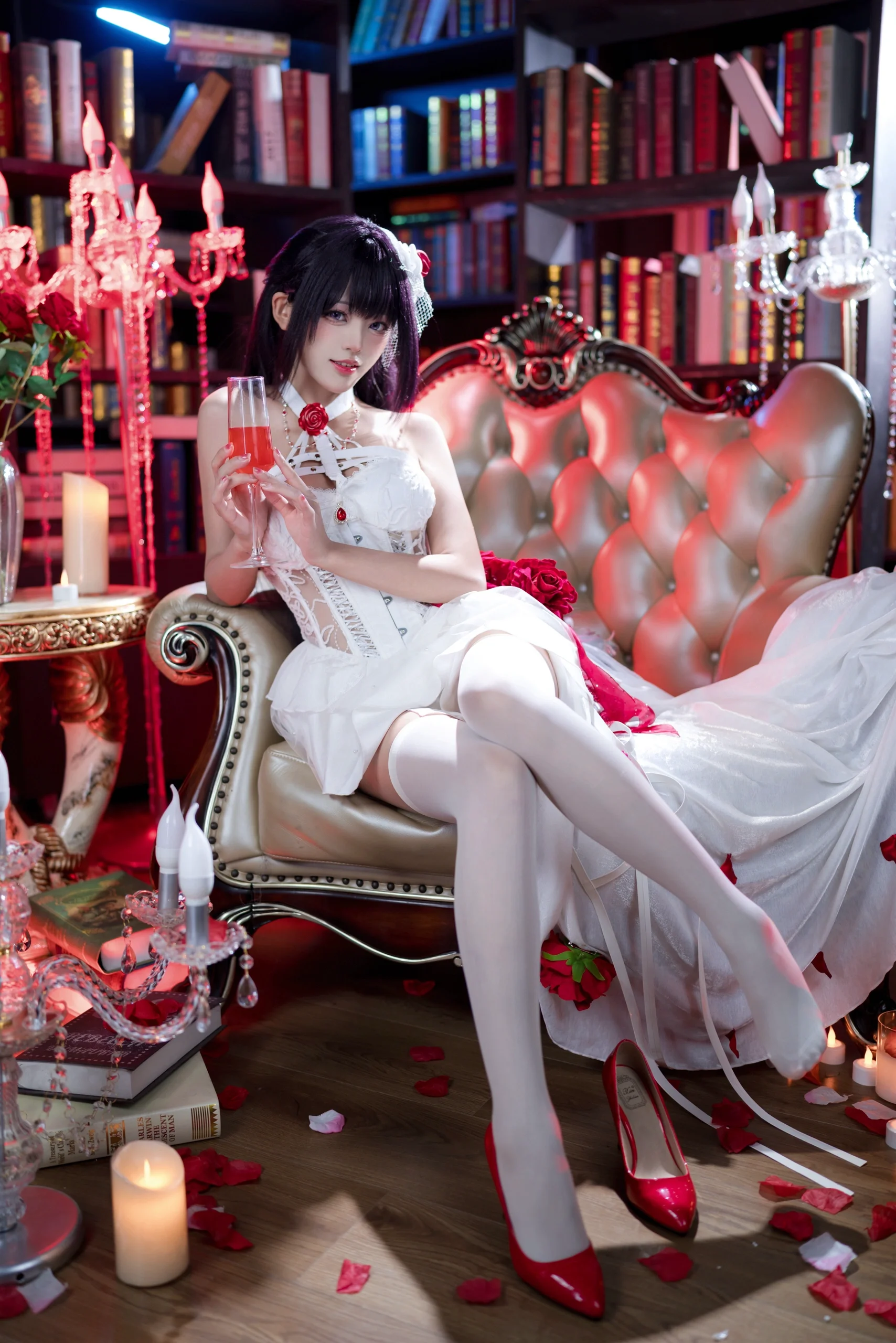 【勝利の女神：NIKKE ドロシー＆ミハラ（miHoYo）コスプレ】二役の演技で魅せる赤黒と純白の世界
