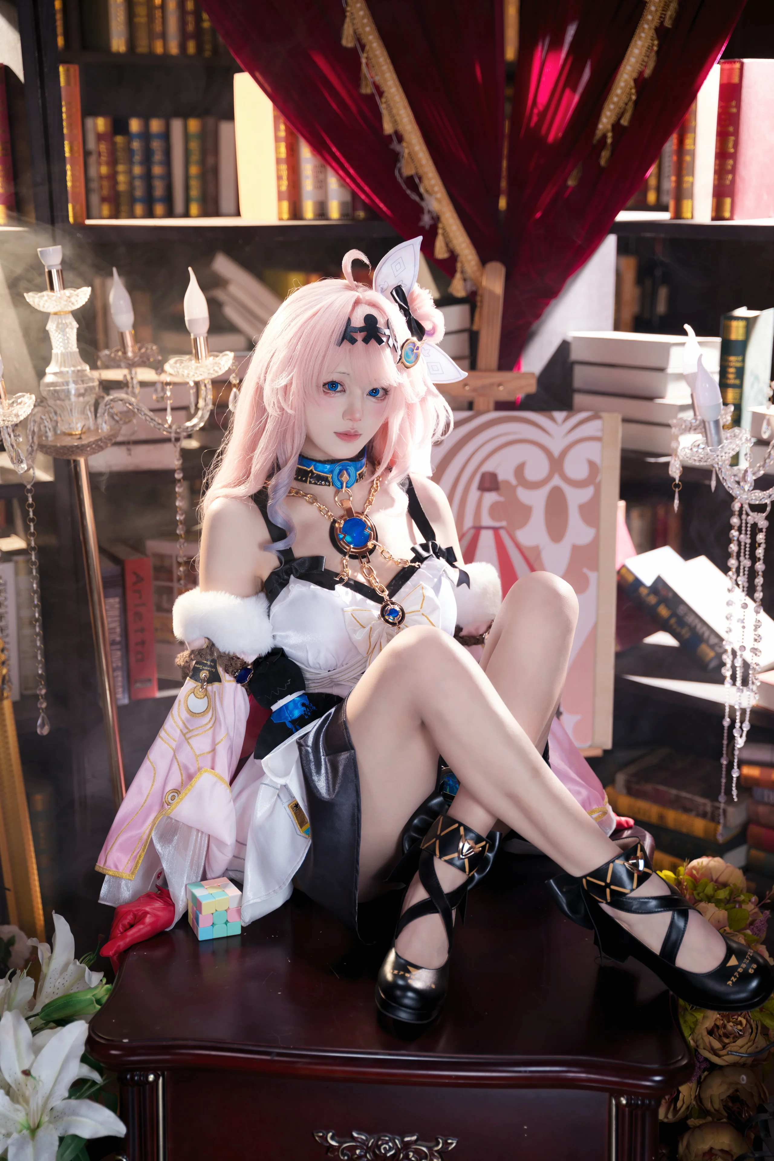 【达妮娅cos】鸣潮里的粉毛小可爱，书房里的魔法少女