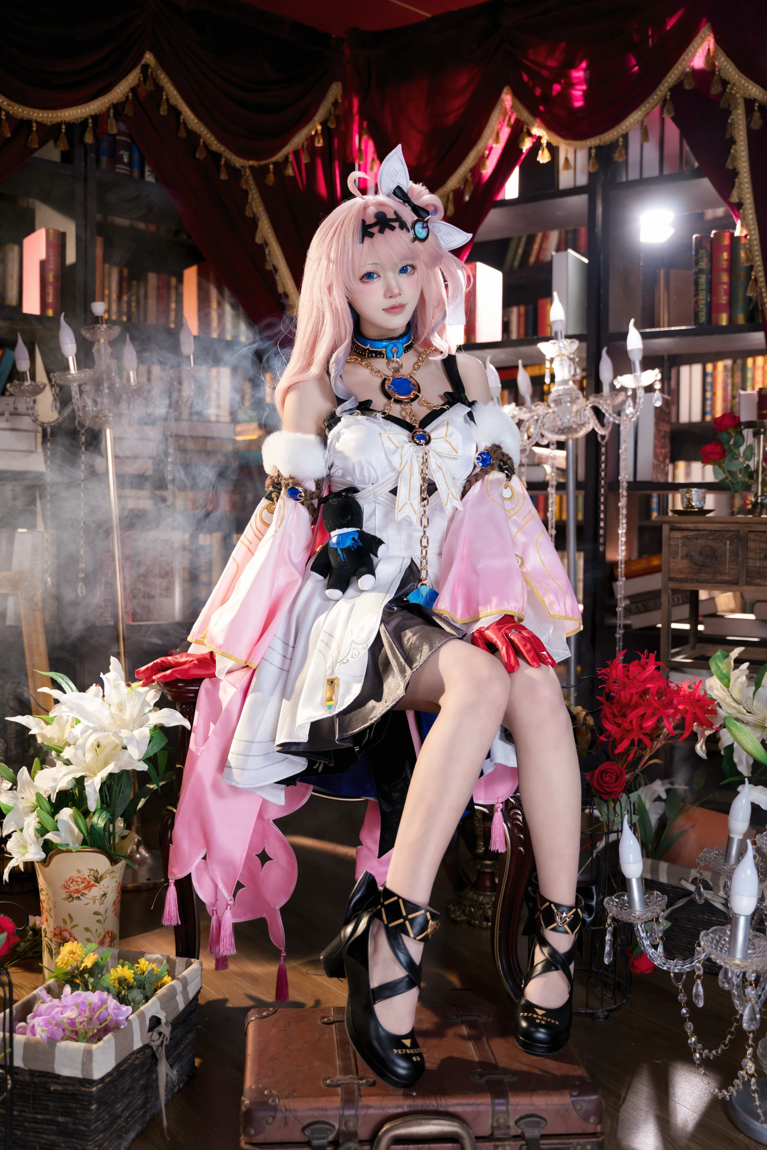 【达妮娅cos】鸣潮里的粉毛小可爱，书房里的魔法少女 - 第 3 张