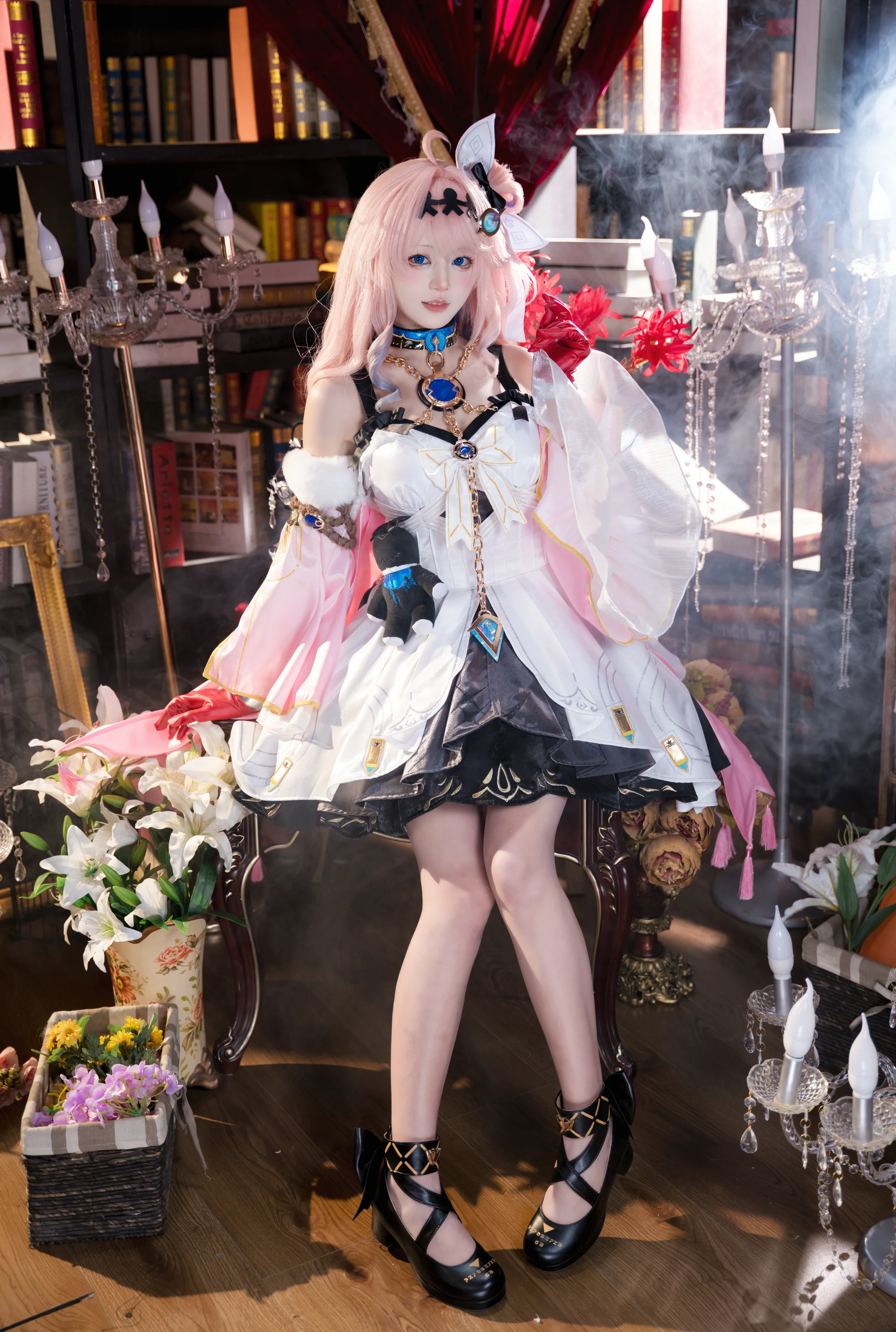 【达妮娅cos】鸣潮里的粉毛小可爱，书房里的魔法少女 - 第 4 张