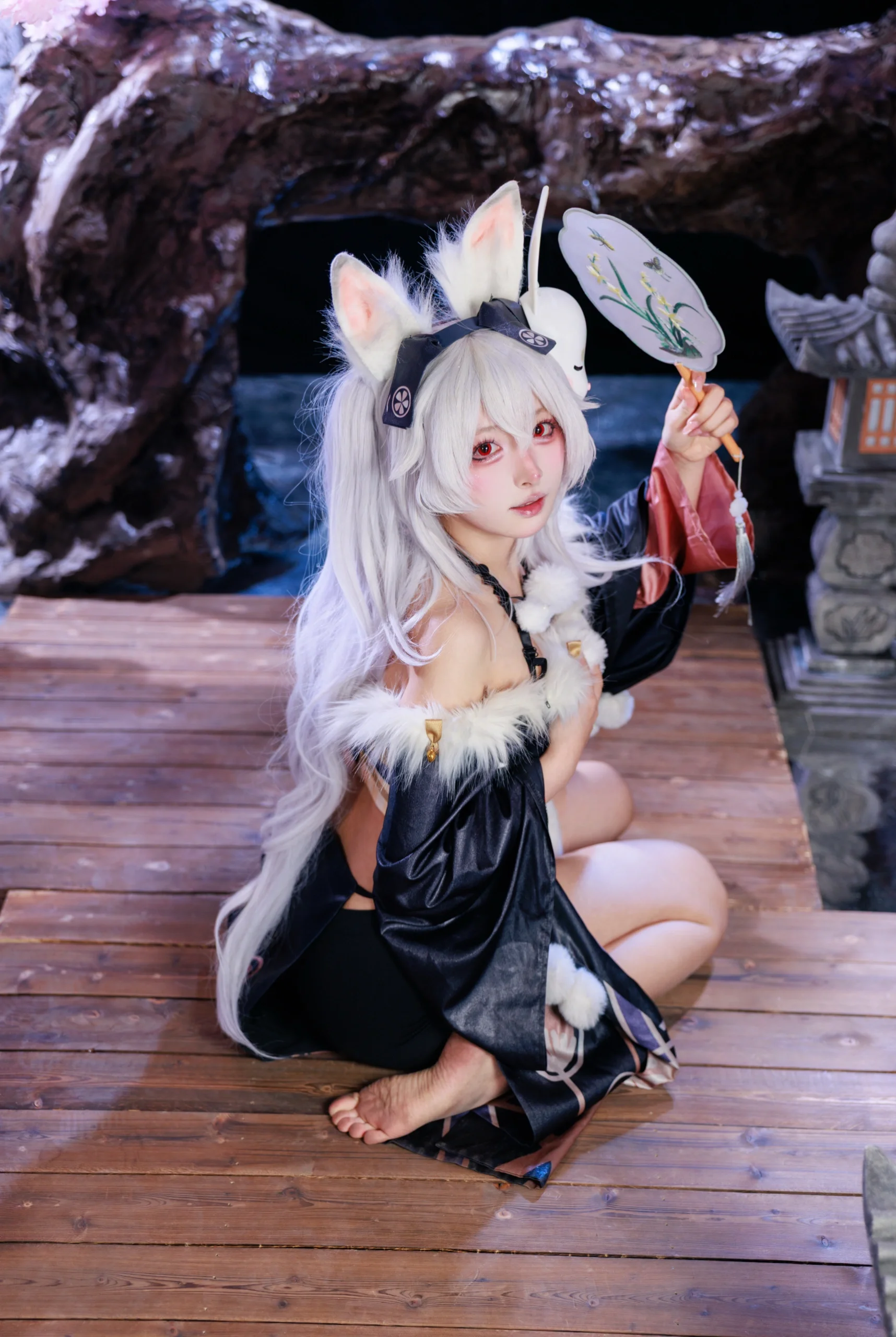 [Laffey Cosplay] Azur Lane: Bunny City Lord's Lazy Japanese-Style Moment - Image 1