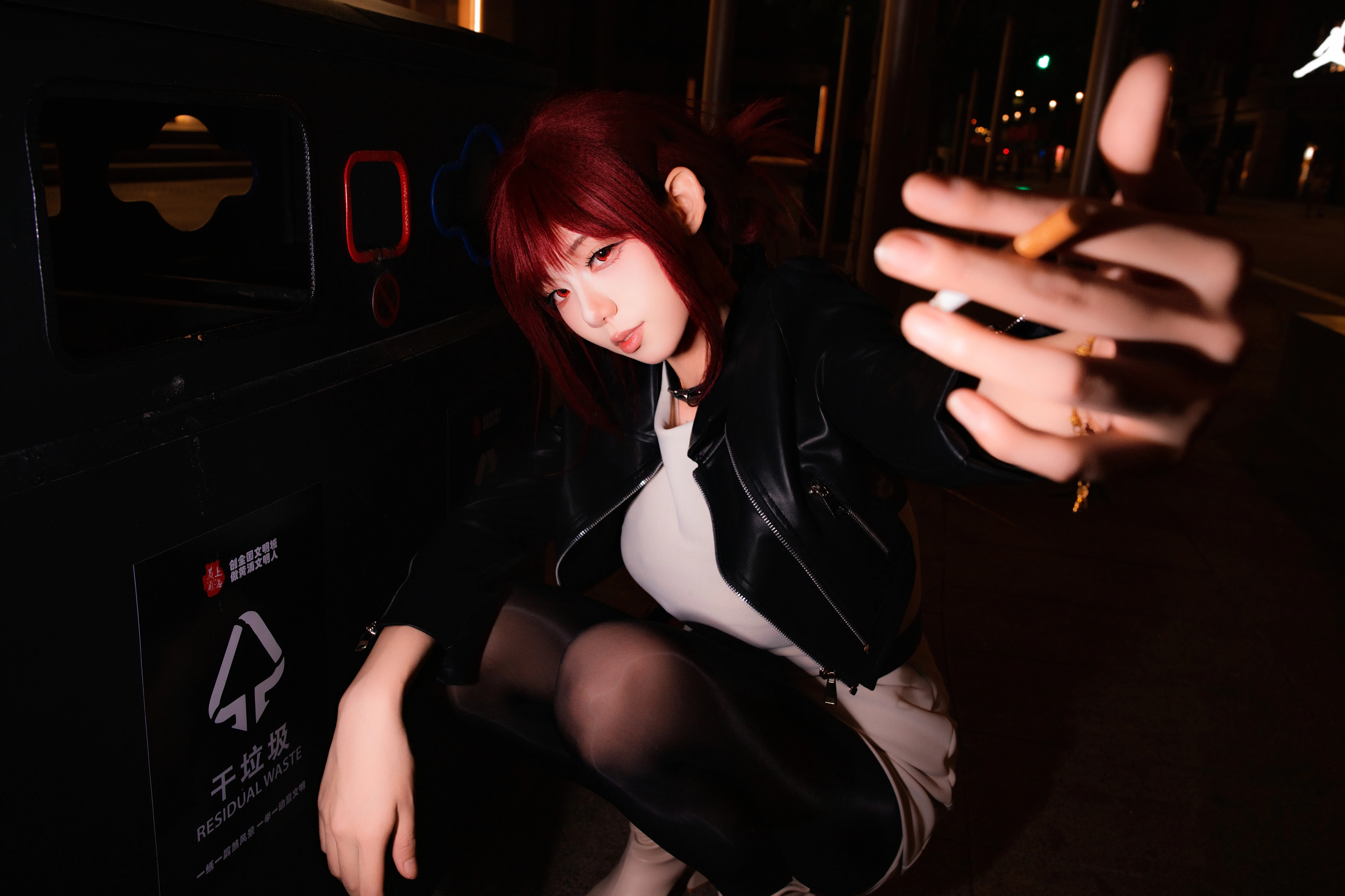 【田山小姐cos】躲在超市后门抽烟的夜晚 - 第 2 张