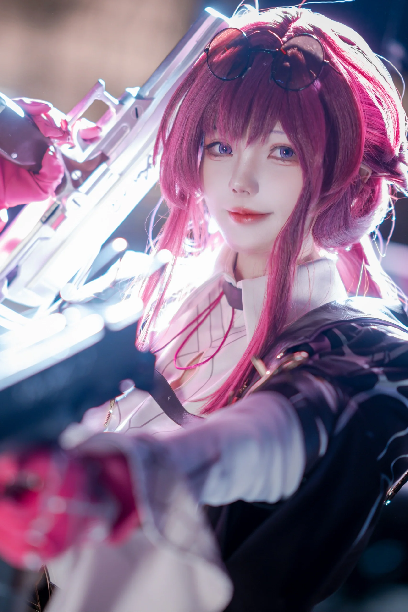 【卡芙卡cos】在虚幻与现实的交界，聆听星穹的低语 封面