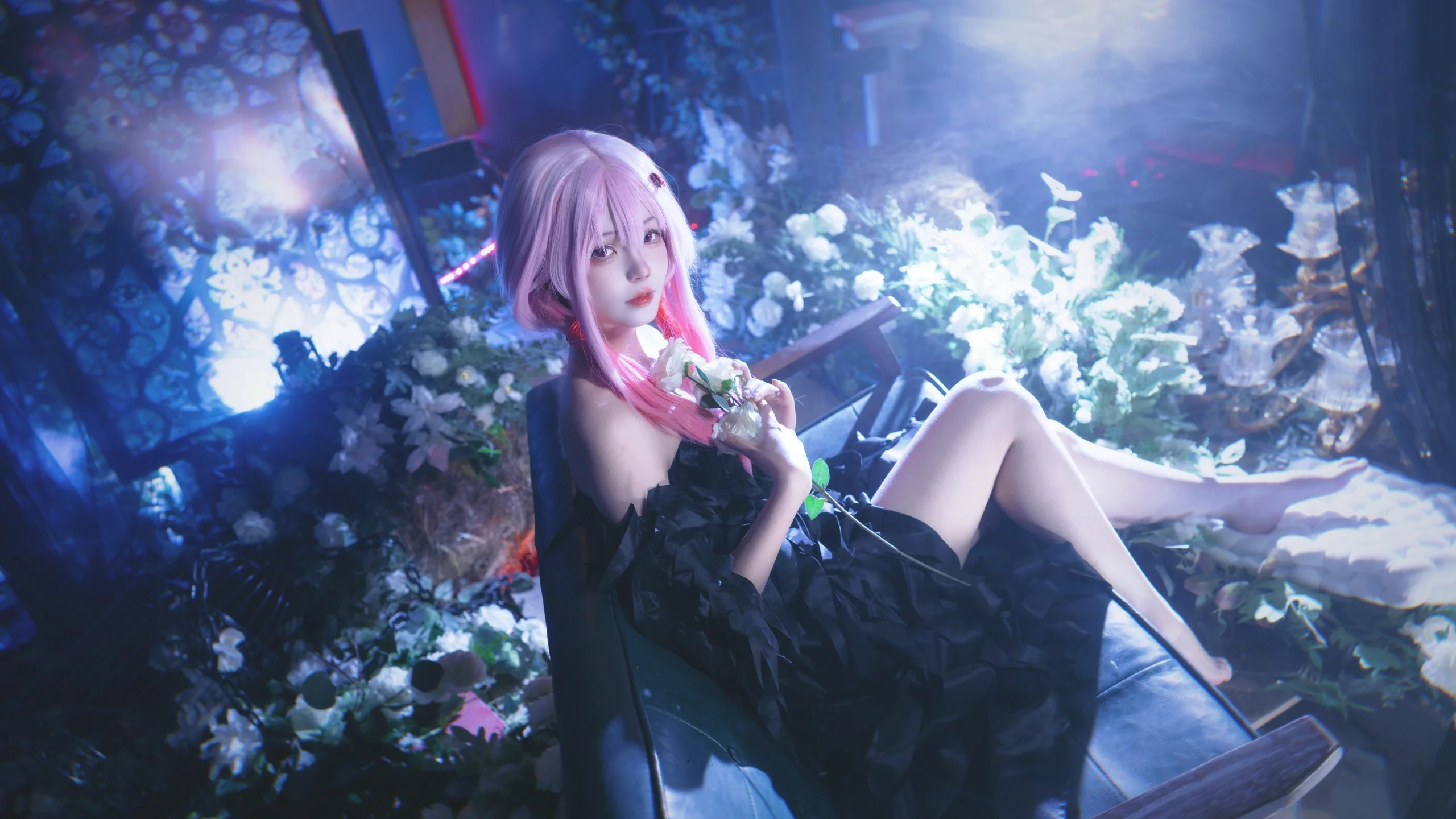 [Yuzuriha Inori cosplay] Black Feathers and White Flowers: The Nostalgic Impact of the Episode 1 MV - Image 2