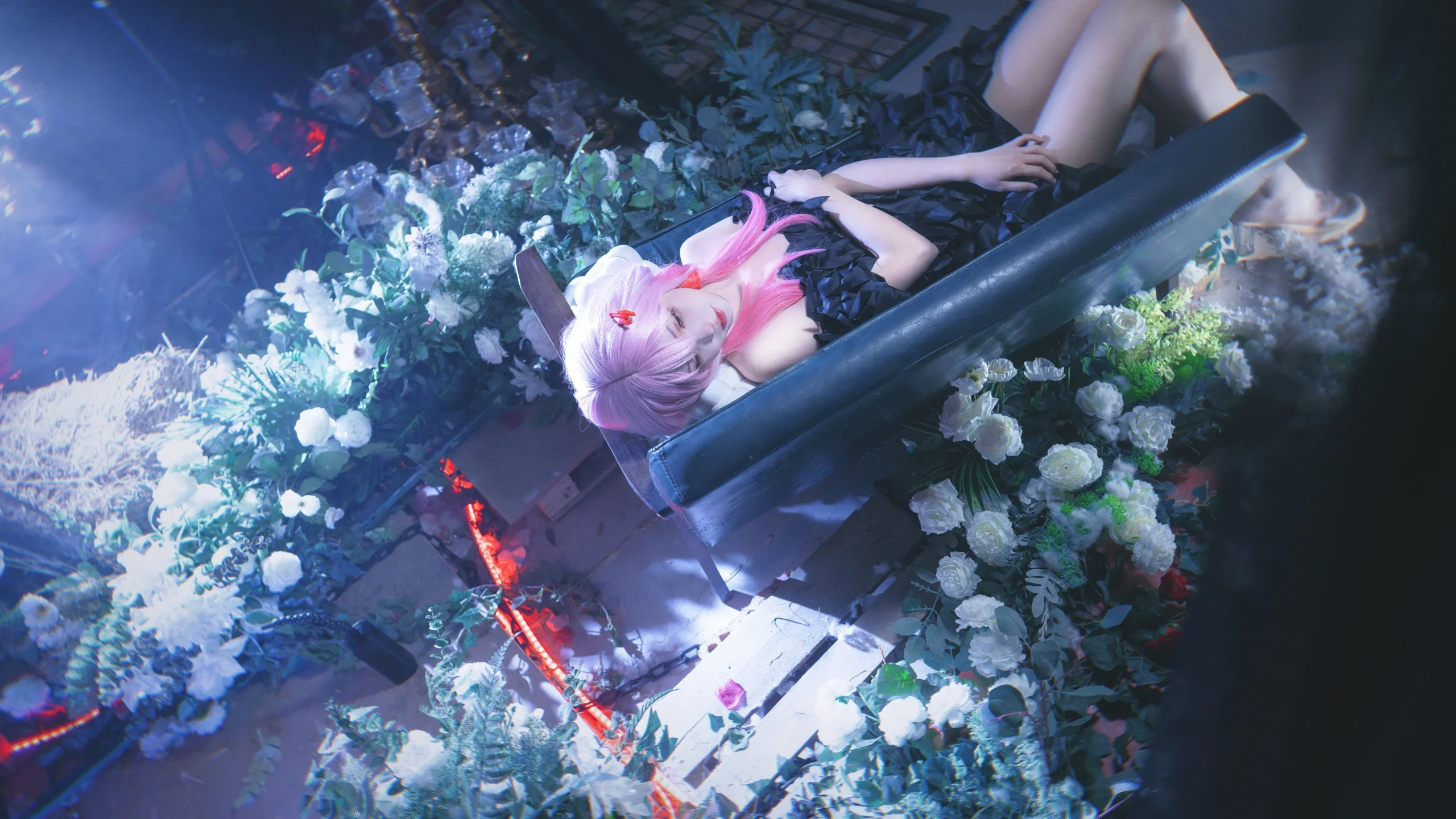 [Yuzuriha Inori cosplay] Black Feathers and White Flowers: The Nostalgic Impact of the Episode 1 MV - Image 3