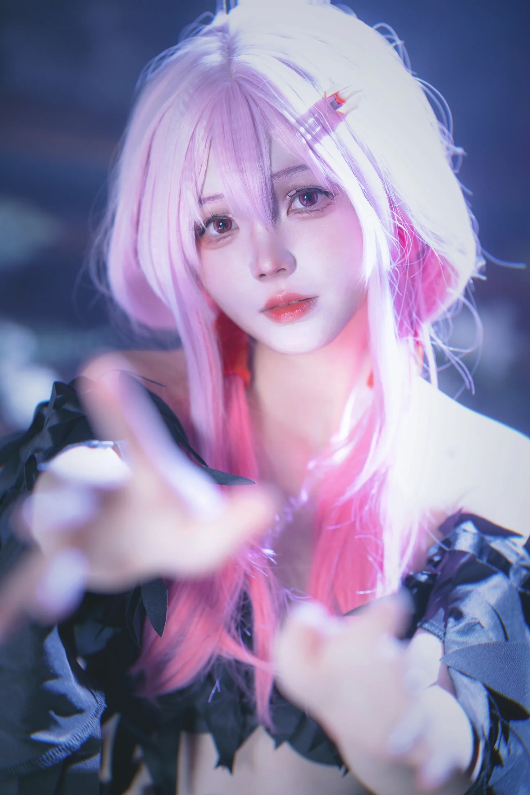 [Yuzuriha Inori cosplay] Black Feathers and White Flowers: The Nostalgic Impact of the Episode 1 MV - Image 4
