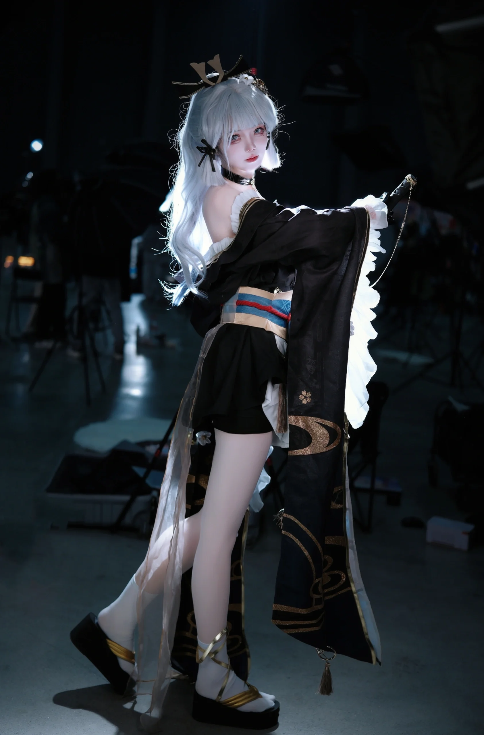 【神里绫华cos】黑道千金的霜刃，在暗影中流转 - 第4张