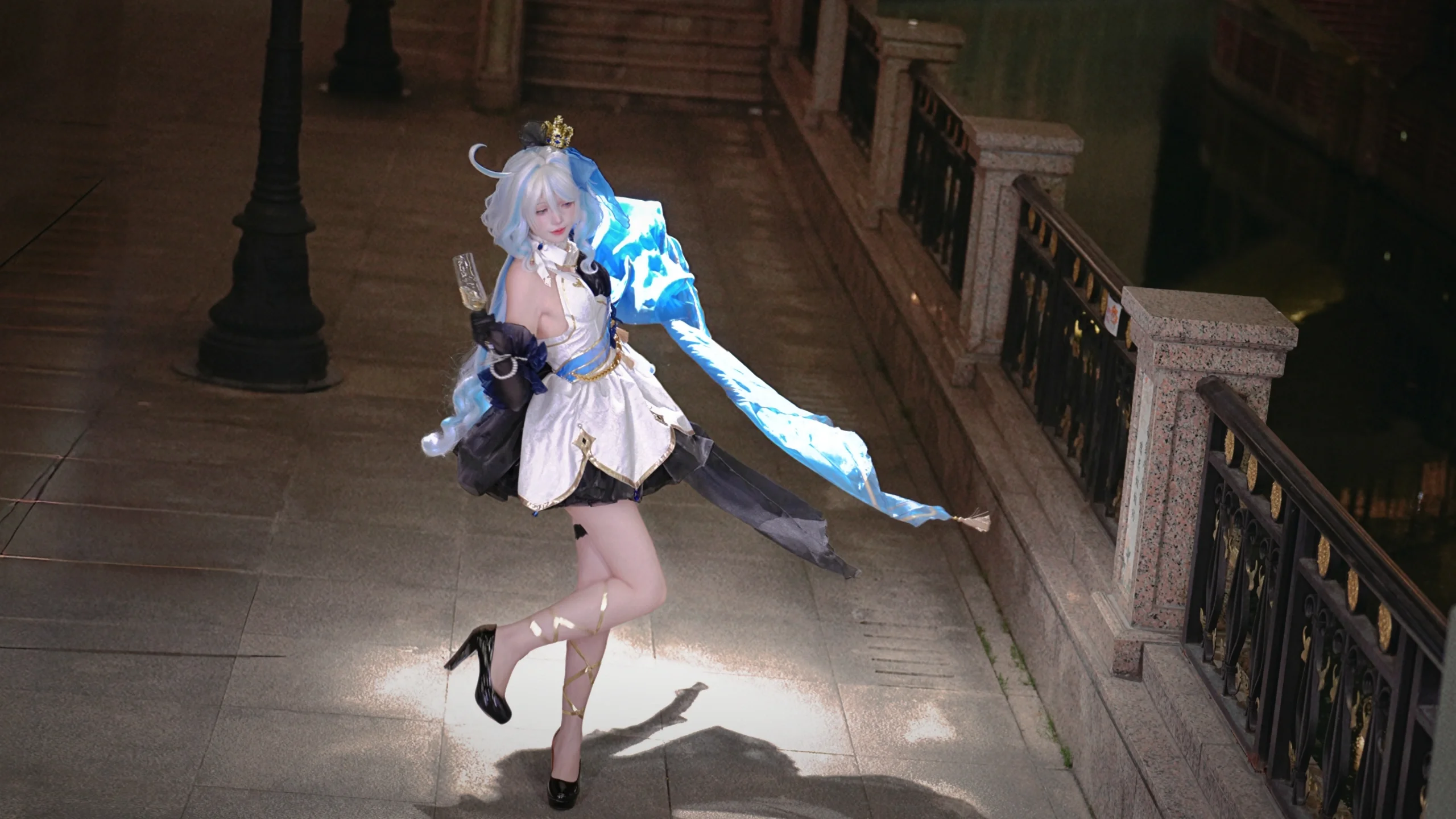【芙宁娜cos】原神里的芙芙夜会晤 - 第 3 张