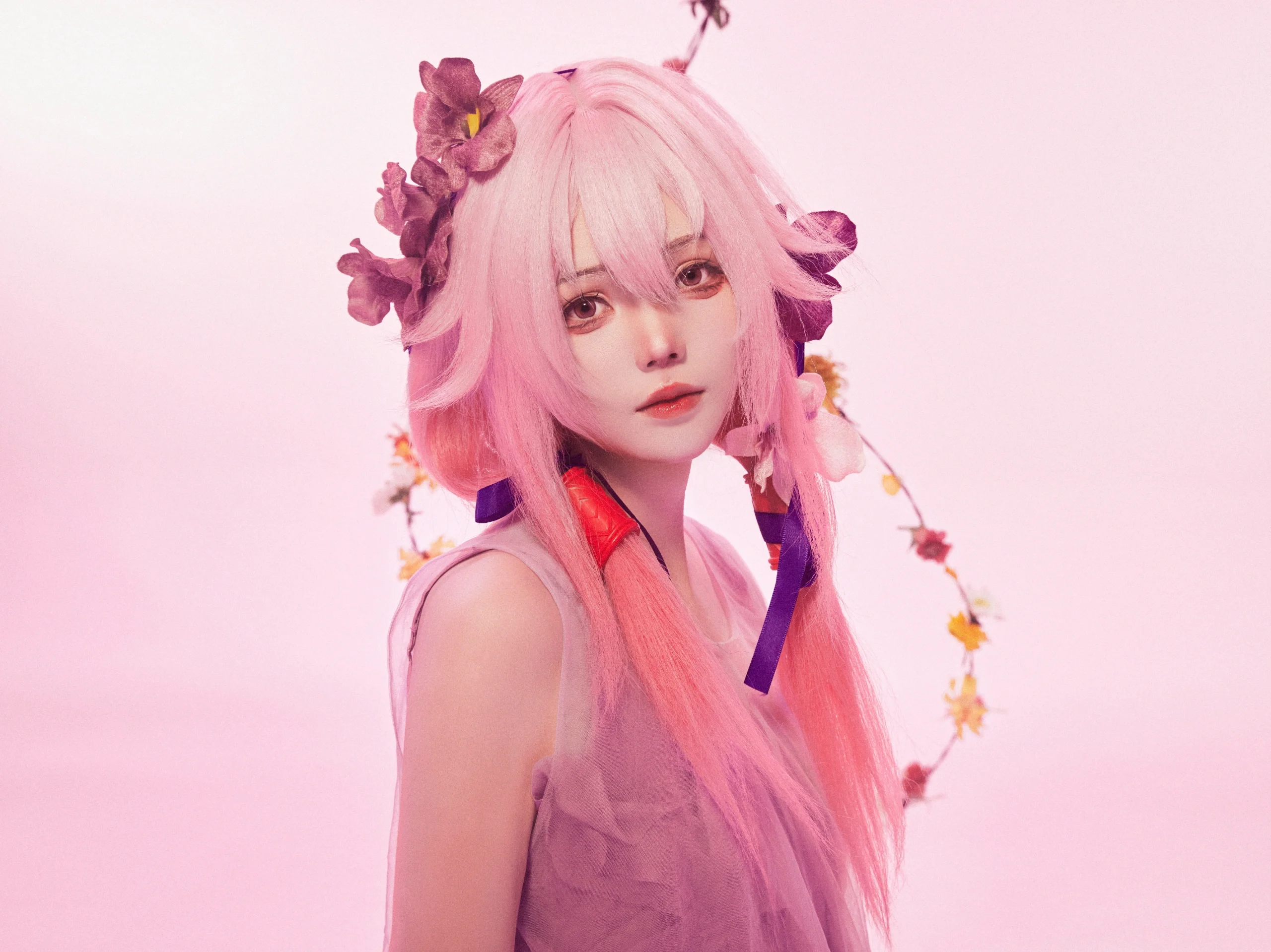 [Yuzuriha Inori cosplay] The Apocalypse and Life of Guilty Crown: Freezing Textured Moments in a Magazine Style